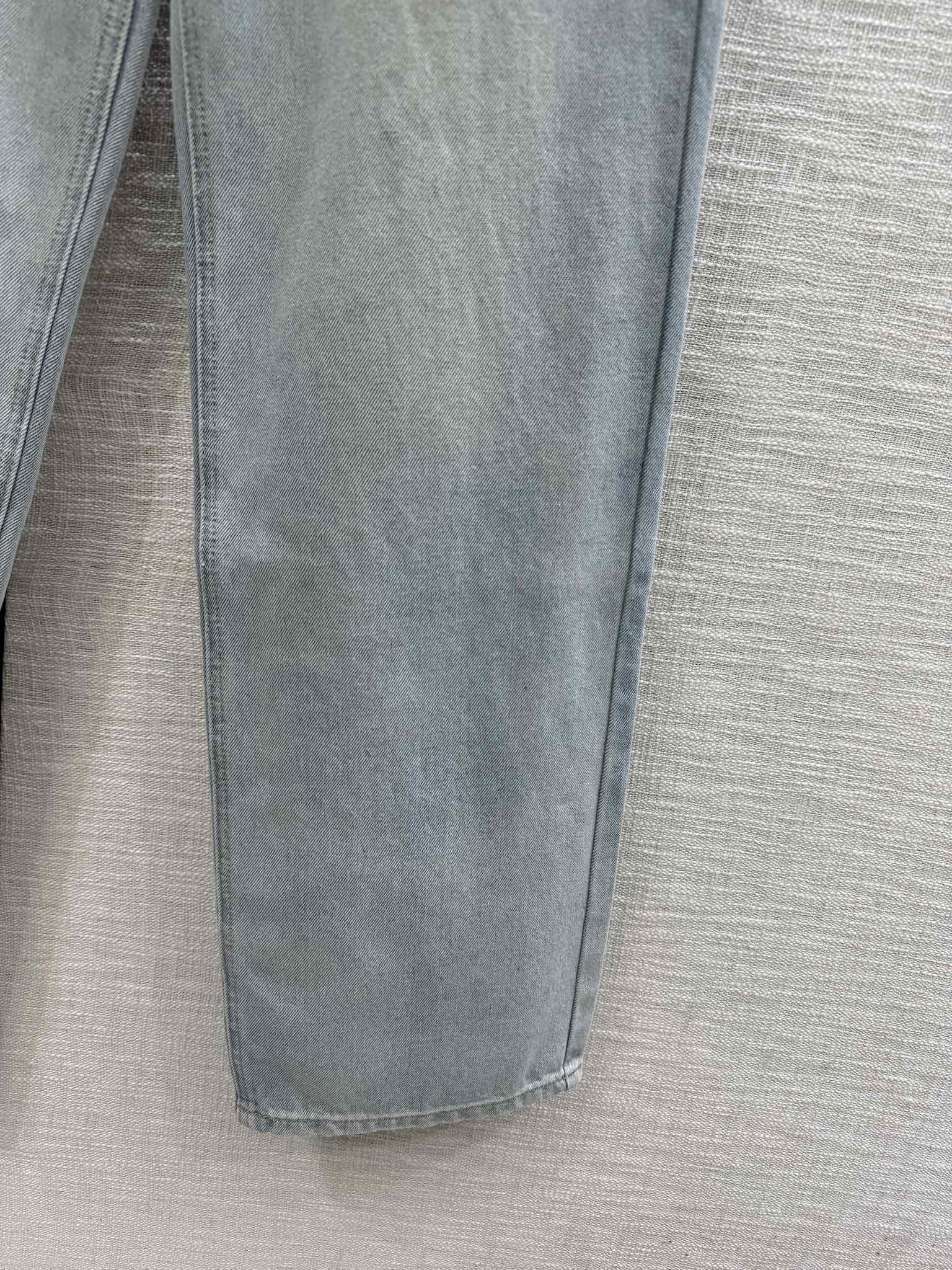 Джинсы Chanel 2403 с широкими штанинами и вышитыми карманами