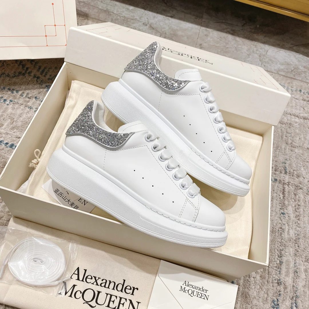 Классические белые кроссовки McQueen - ярко-розовый каблук - серые