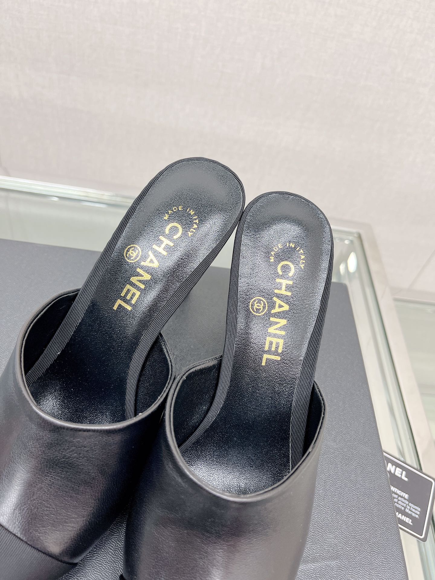 Босоножки на высоком каблуке Chanel Coco Pearl - 8-5 см - черные