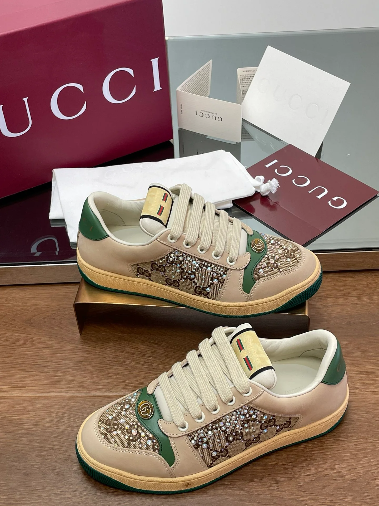 Ретро-скейтбордистские кроссовки Gucci 2025 — зеленые
