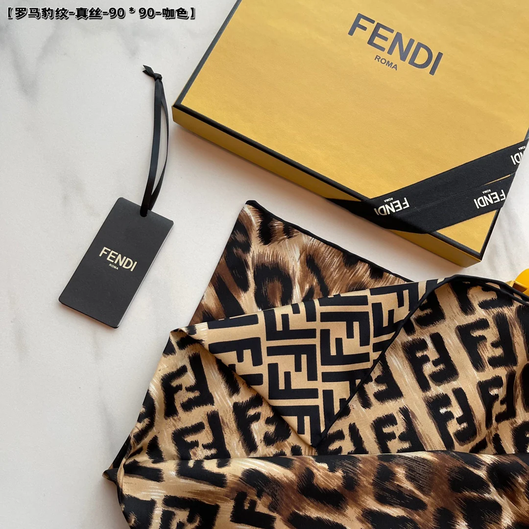 Шелковый шарф Fendi 90 с леопардовым принтом и монограммой, двусторонний.