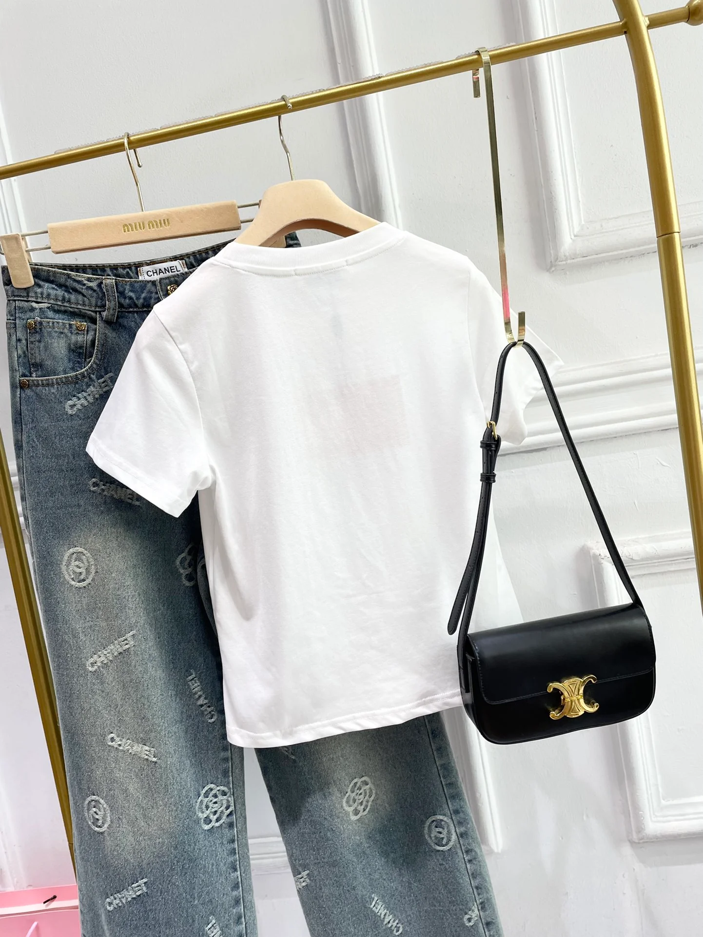 Miu Miu-2404 - Простая футболка с коротким рукавом и буквенным принтом