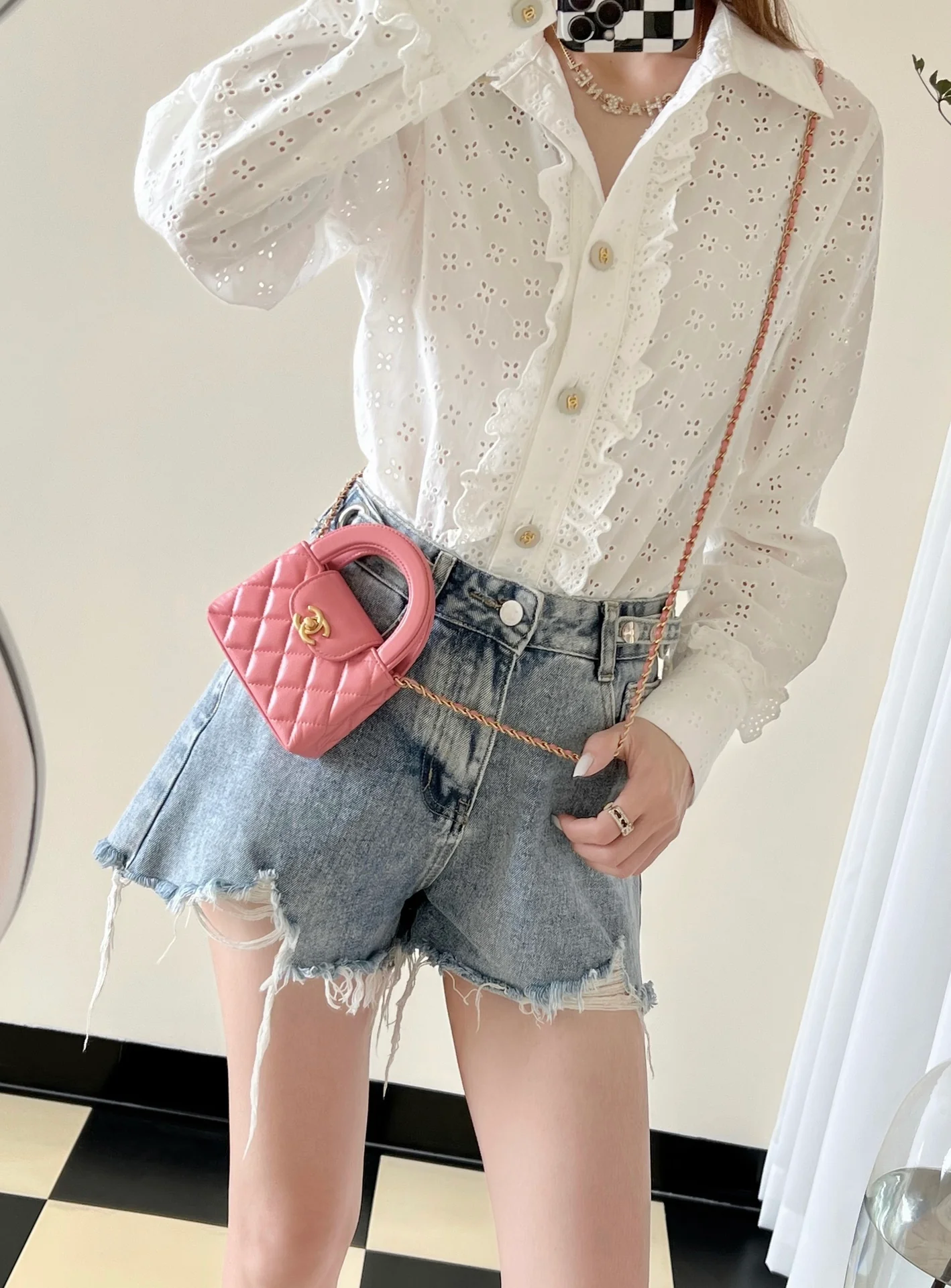 Мини-сумочка Chanel Kelly на цепочке - кораллово-розовая