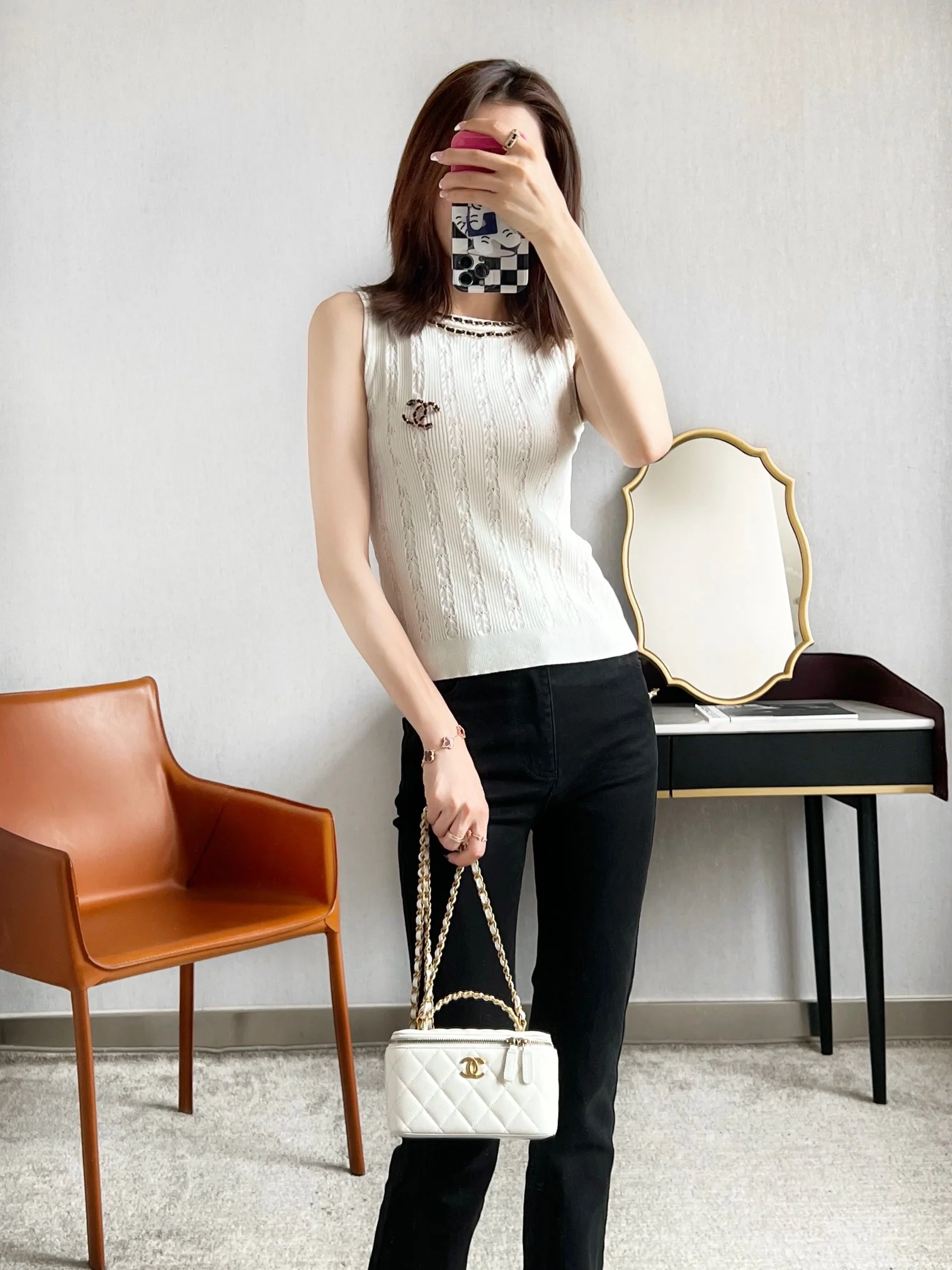 Весенне-летняя коллекция Chanel - Браслет с буквой - Квадратная коробка - Белый