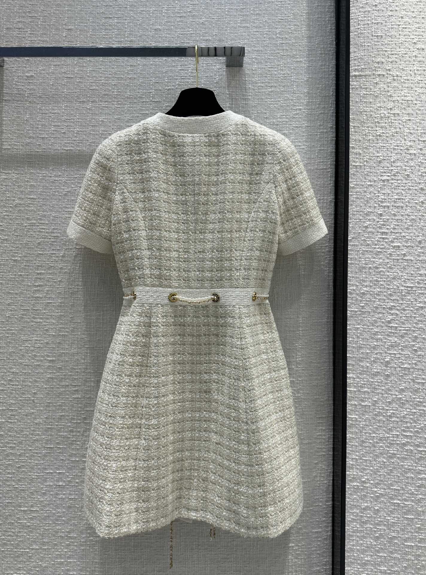 Chanel 2403 — Элегантный и изысканный жакет с двусторонним дизайном.