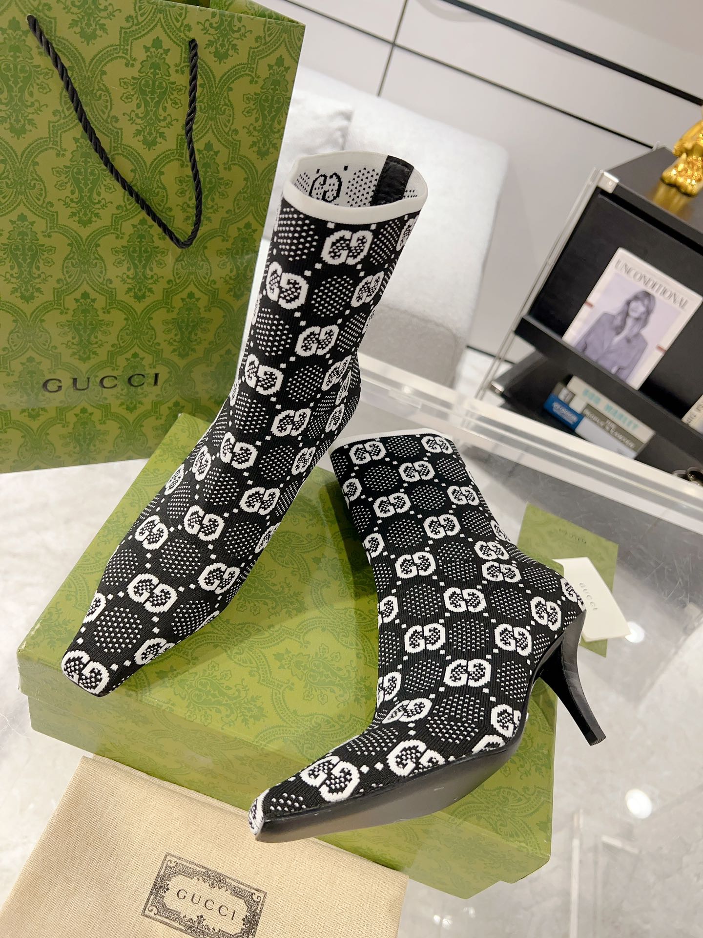 Gucci - Ботильоны на шпильке с сетчатыми вставками и стразами - Черно-белые