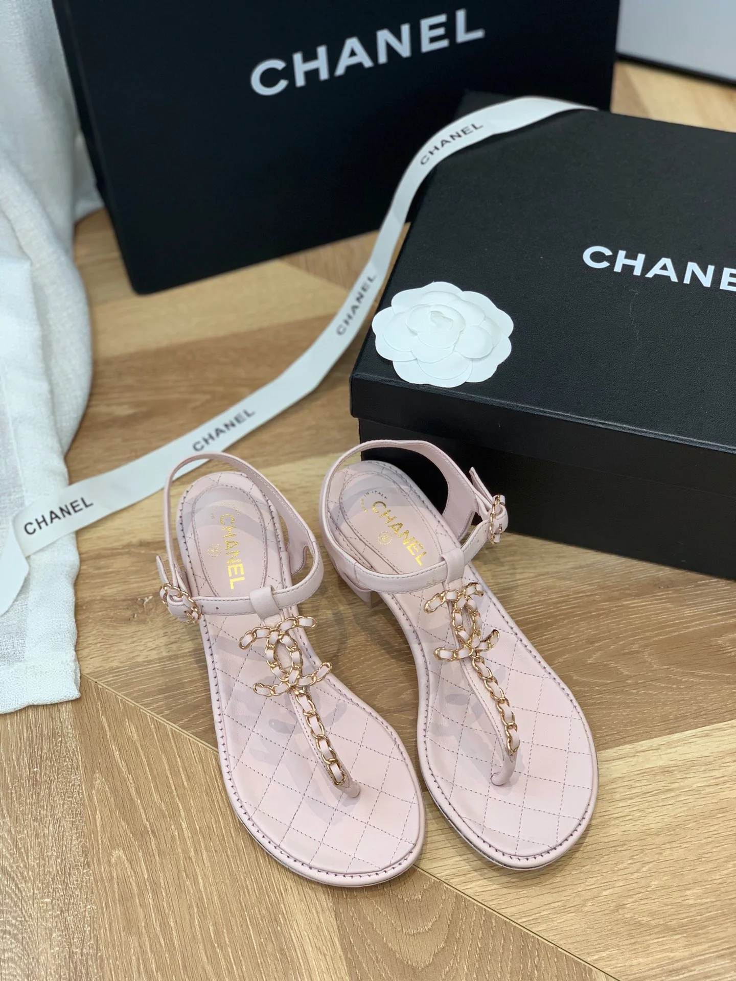 Chanel - Розовые сандалии