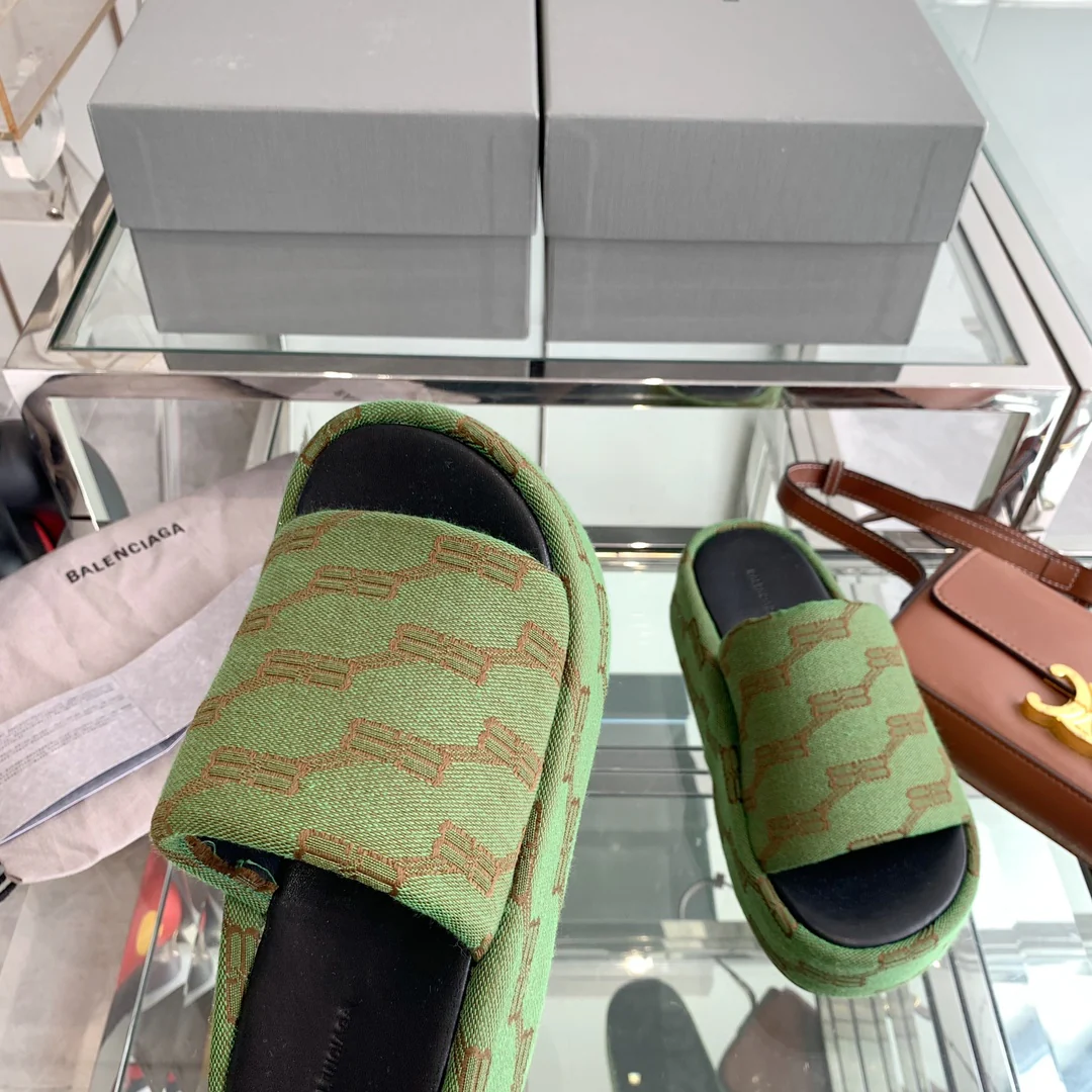 Balenciaga Весна/Лето 2023 - Тапочки на платформе с вышивкой - Зеленые