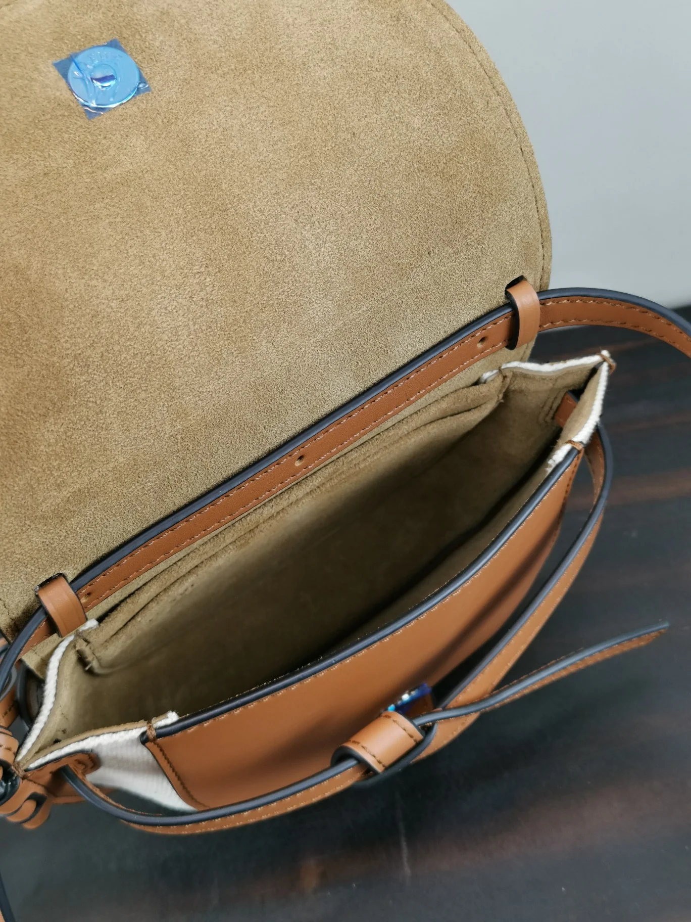 Стиль Loewe-gate из парусины и кожи