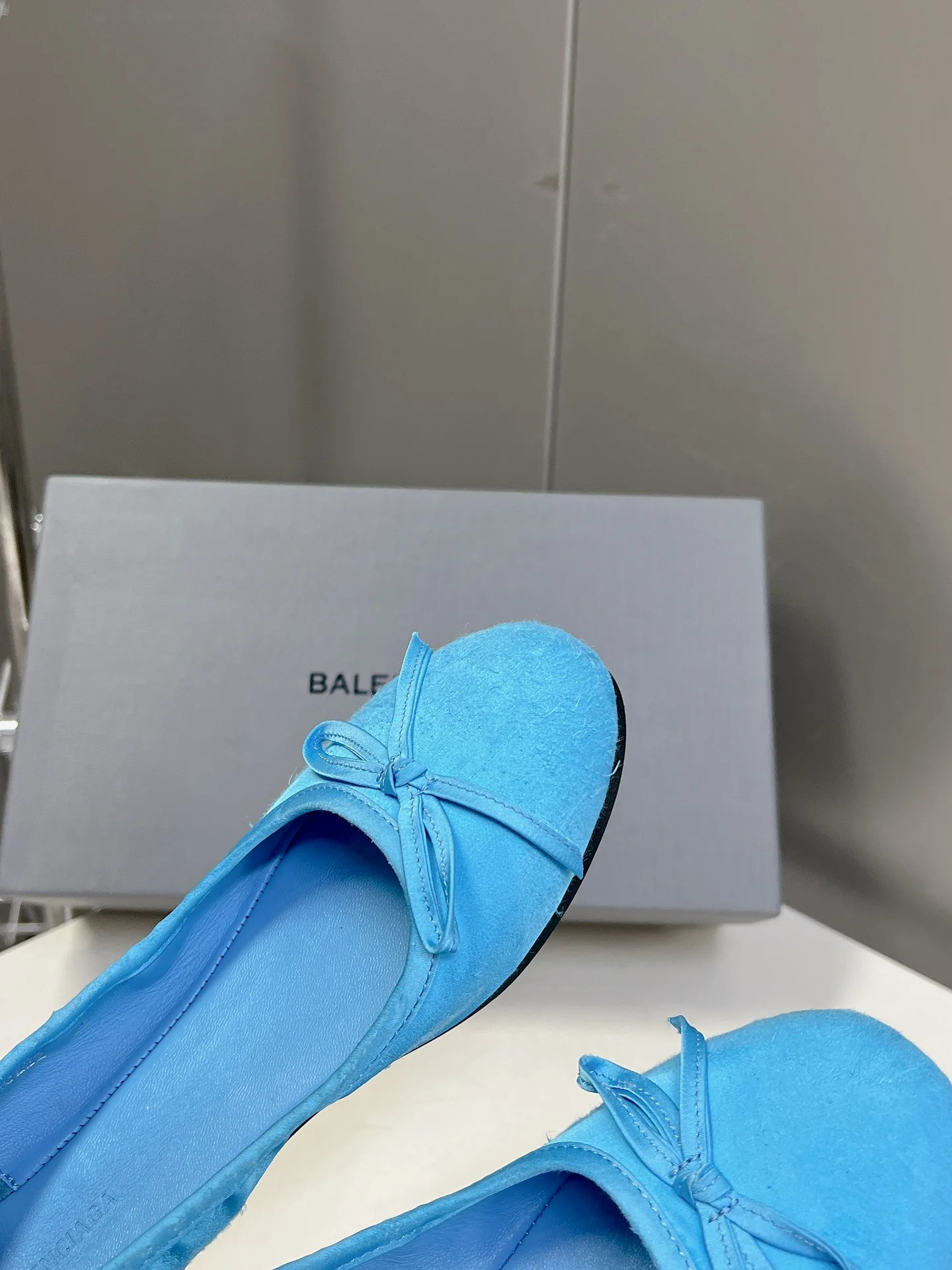 Коллекция Balenciaga 2023 года с подиума - Балетки - Синие