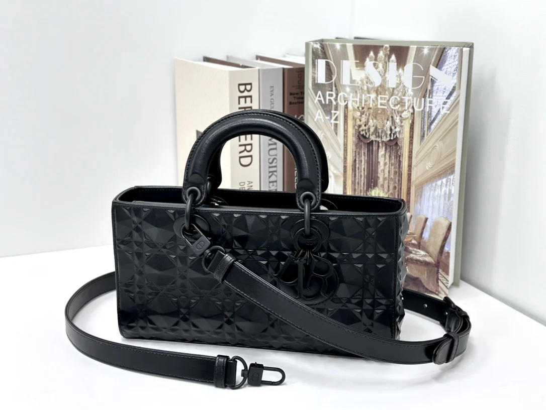 Dior Lady D'Joy, черная овечья кожа, средний размер