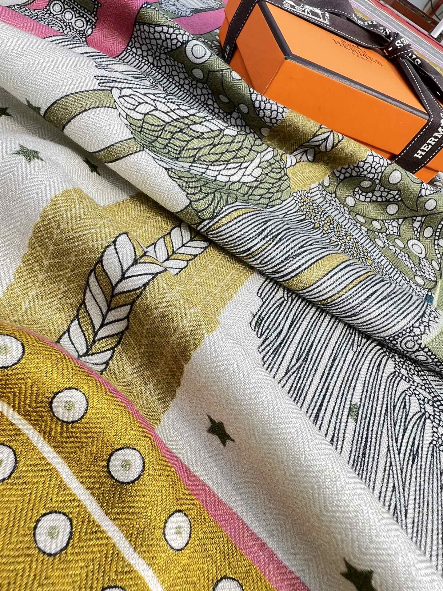 Большой двусторонний бархатный шарф Hermes - 140 см - 001