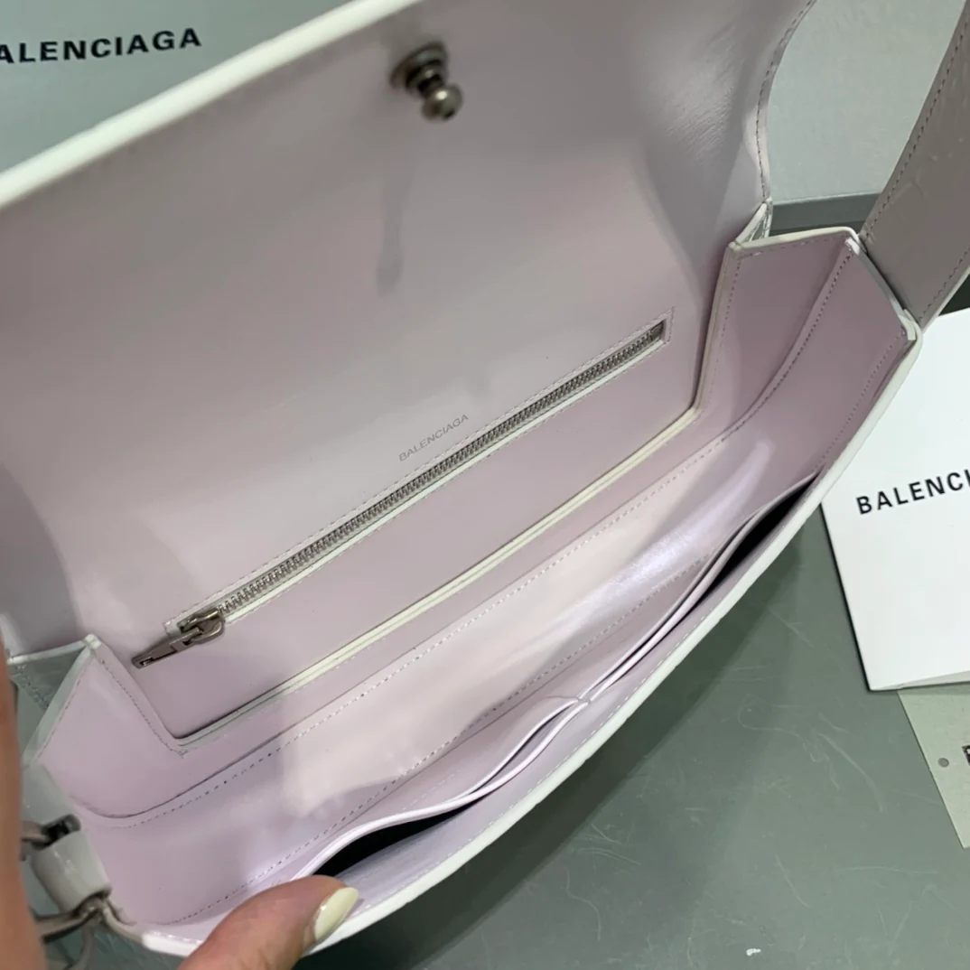Сумка Balenciaga Ghost Bag - сумка под мышкой
