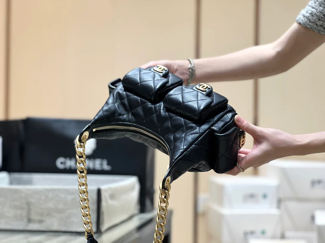 Маленькая джинсовая сумка Chanel 25c в стиле хиппи - черная.