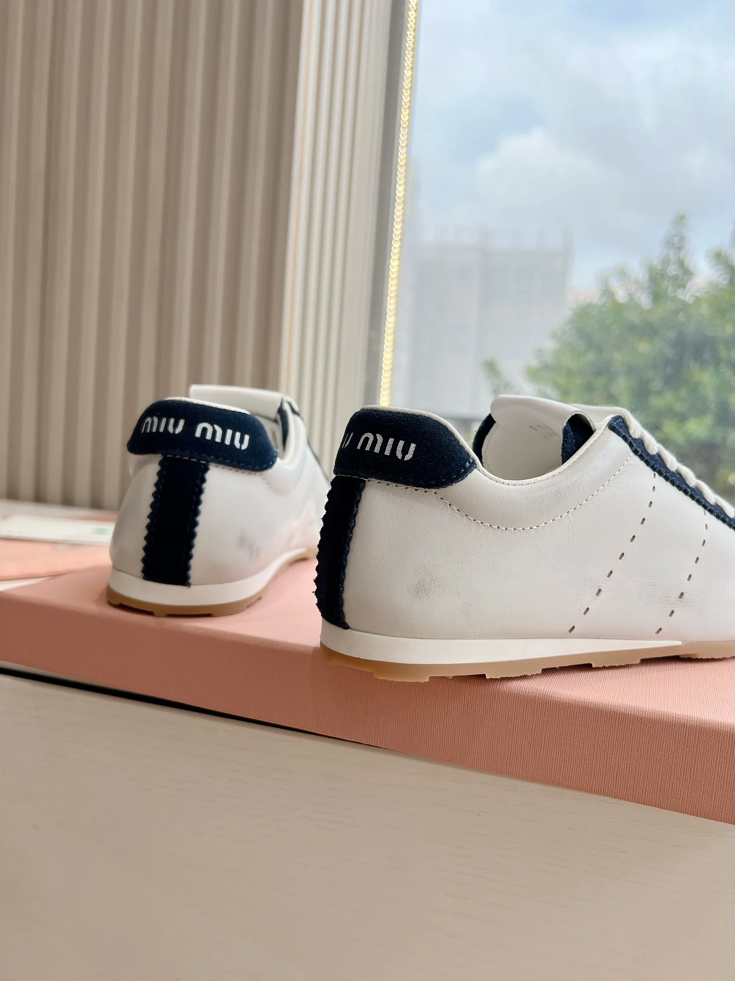 Повседневные туфли Miu Miu 2024 - черные