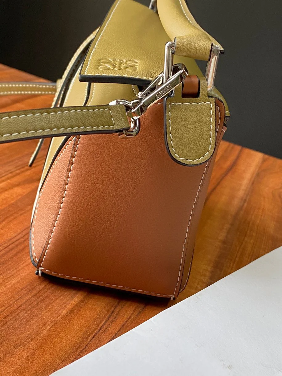 Мини-сумка Loewe Puzzle Bag из телячьей кожи - 16