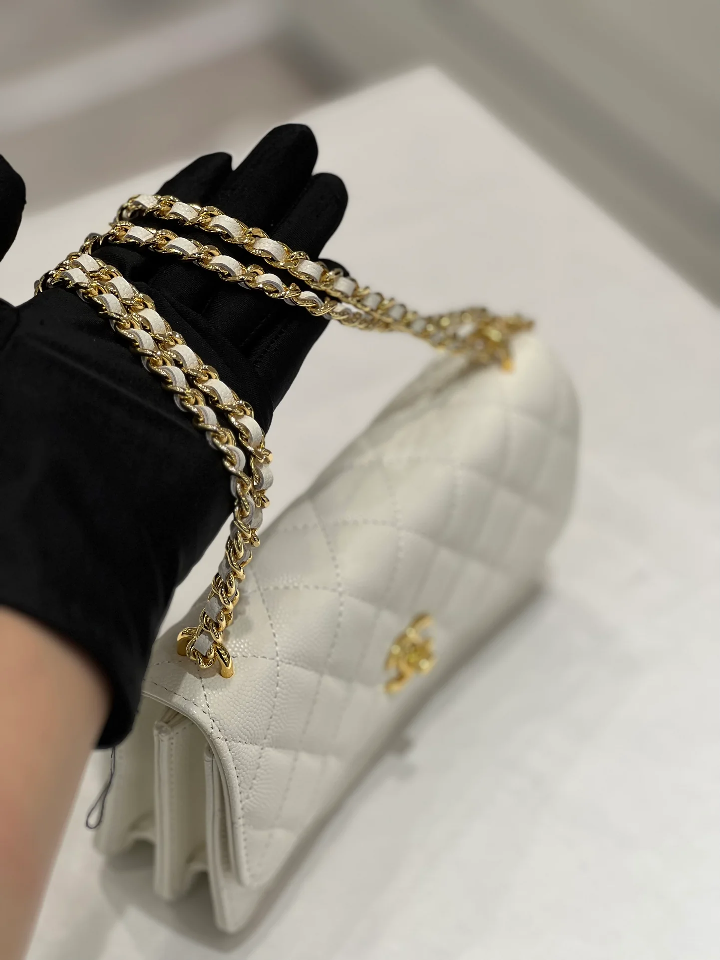 Коллекция Chanel Весна/Лето 2023 - Подвесной телефон-гармошка - WOC - Кожа с зернистой текстурой ?Личи? - 196nk4