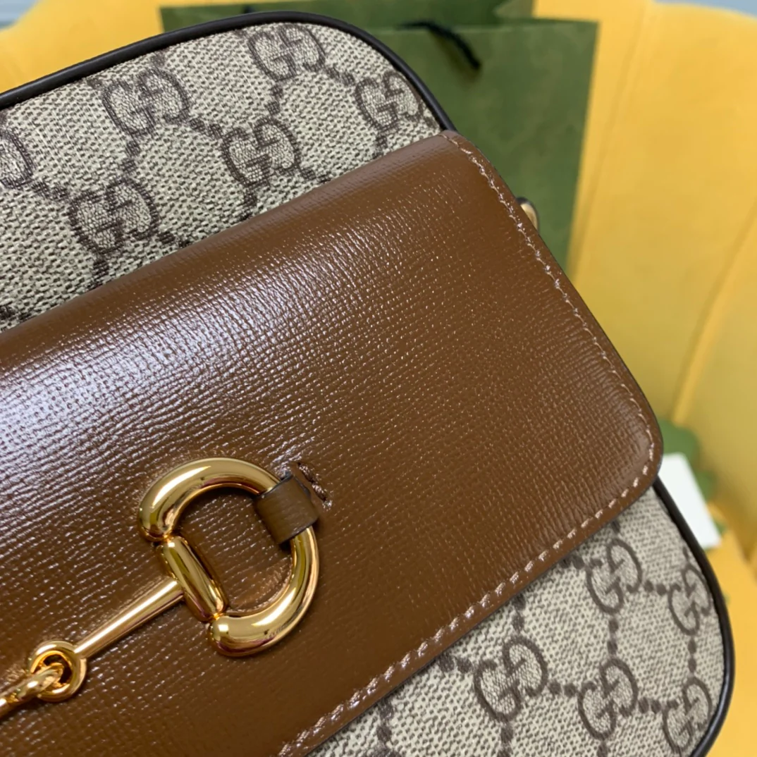 Сумка для фотоаппарата Gucci 1955 с пряжкой в ??виде подковы