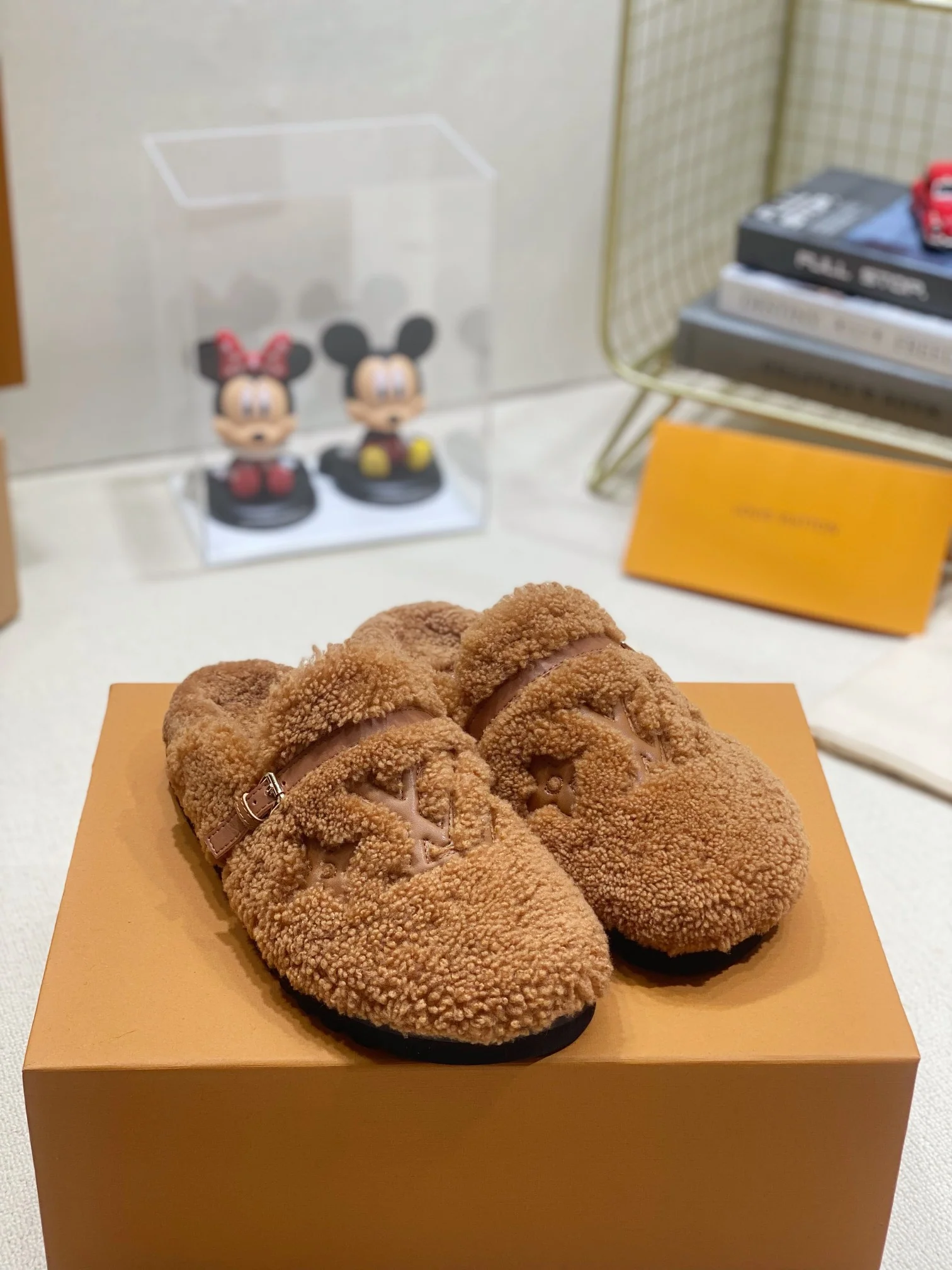 Новинка ранней весны 2022 года - Меховые полутапочки - Верблюжий цвет