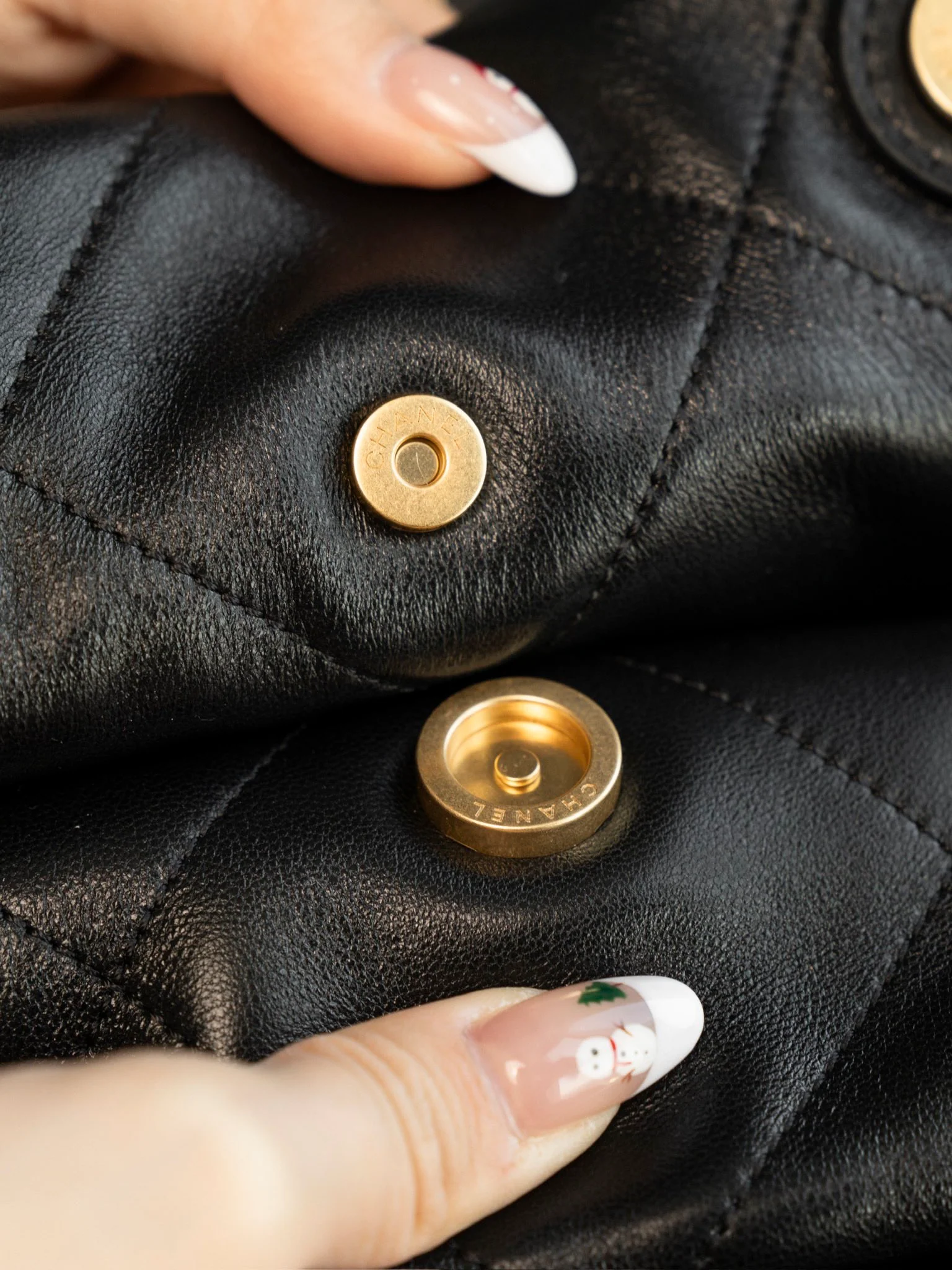 Большая сумка-шоппер Chanel 25c, черно-золотая.