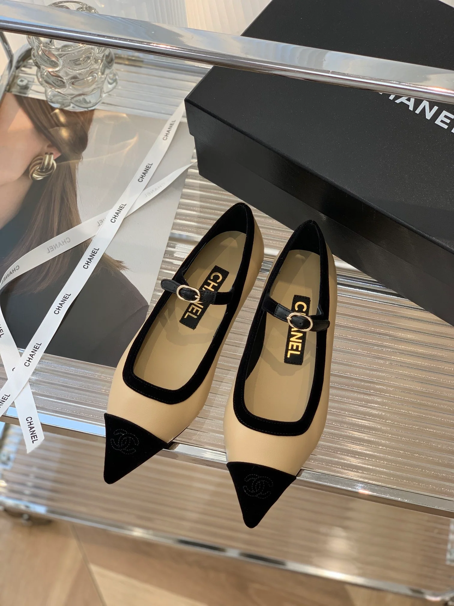 Туфли Мэри Джейн от Chanel — бархат и отделка из овечьей кожи — абрикосовый цвет.