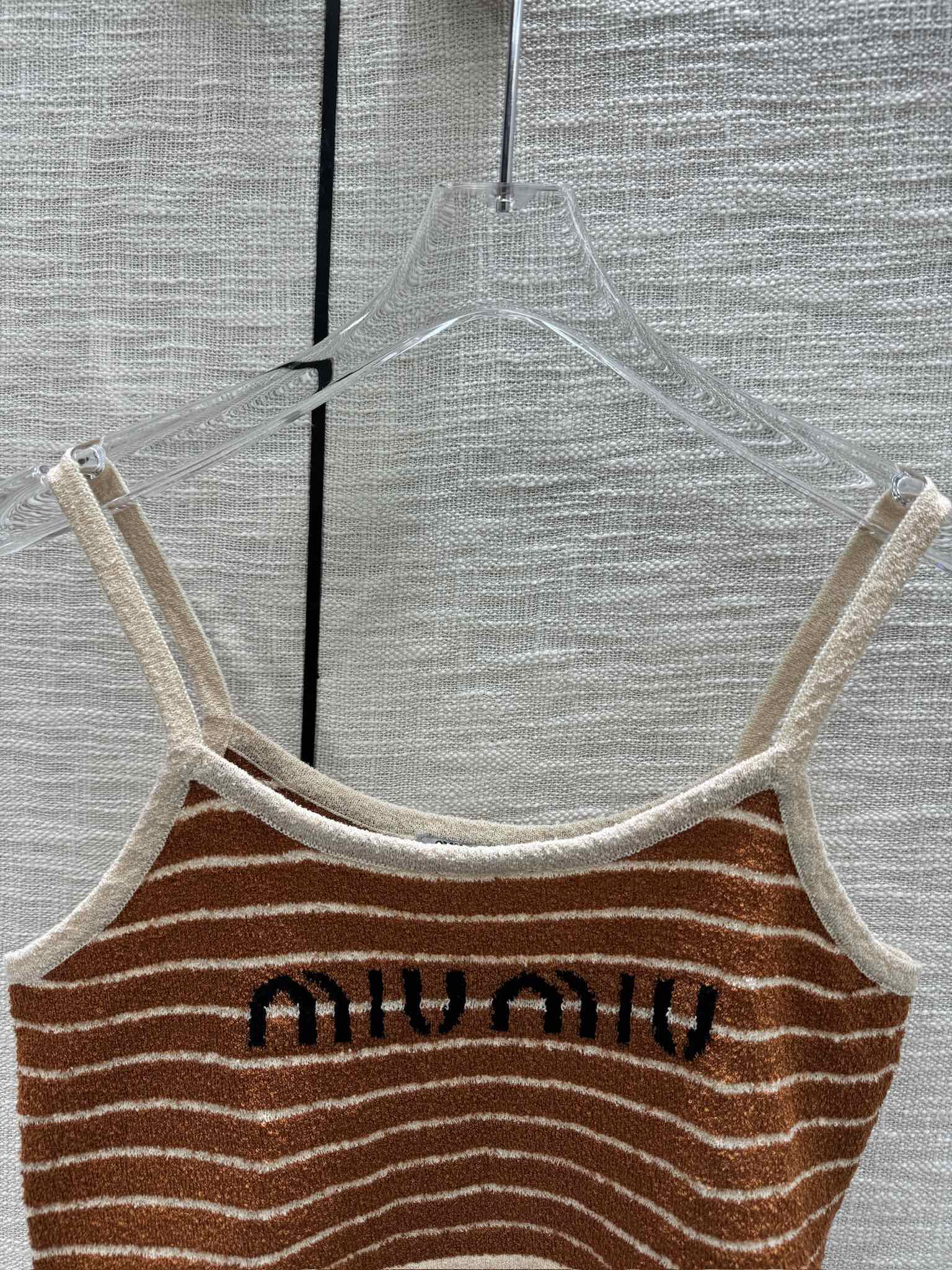 Miu Miu-2404 - Вязаная майка в полоску с цветовыми блоками