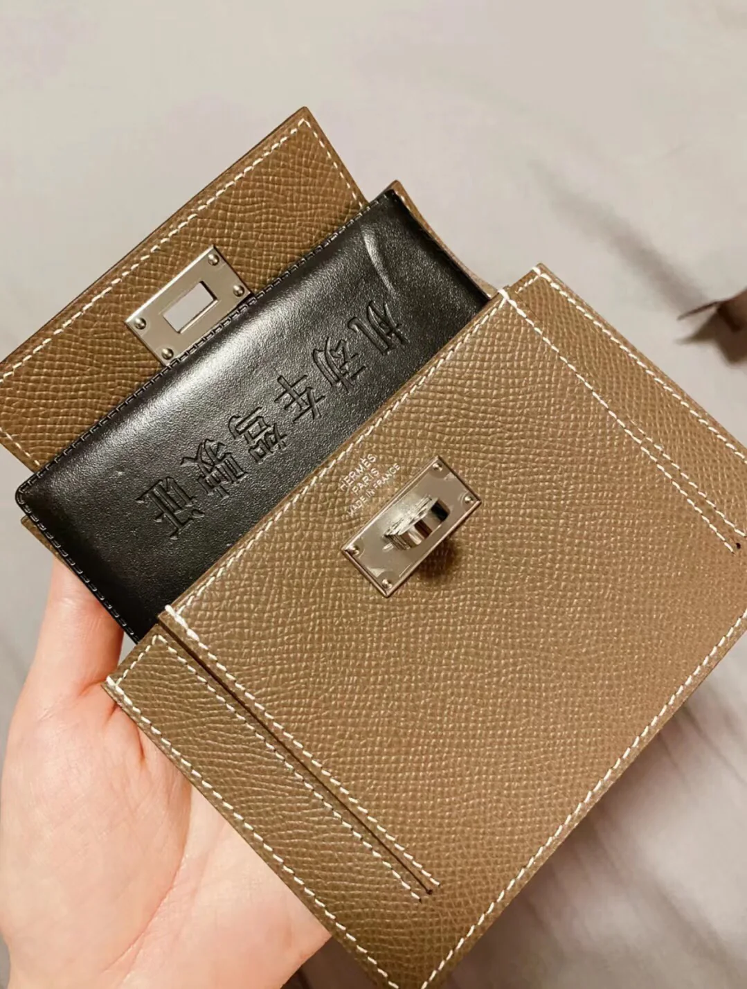 Карманный держатель для карт Hermes Kelly Epsom - светло-коричневый