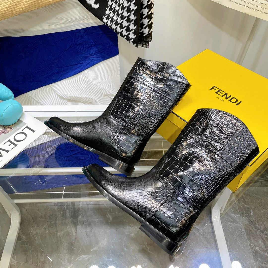 Кожаные сапоги Fendi до середины икры - черные