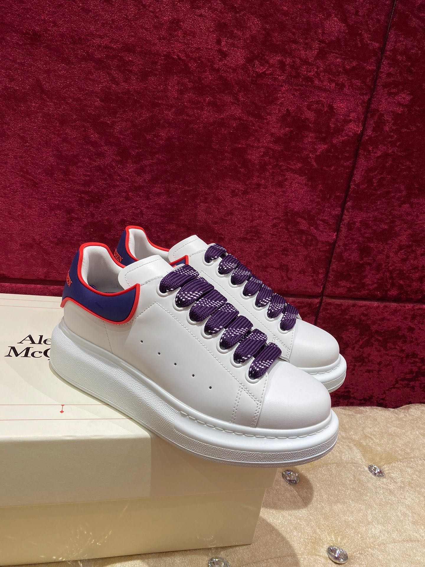 McQueen - Классические белые кроссовки - Темно-синяя пятка