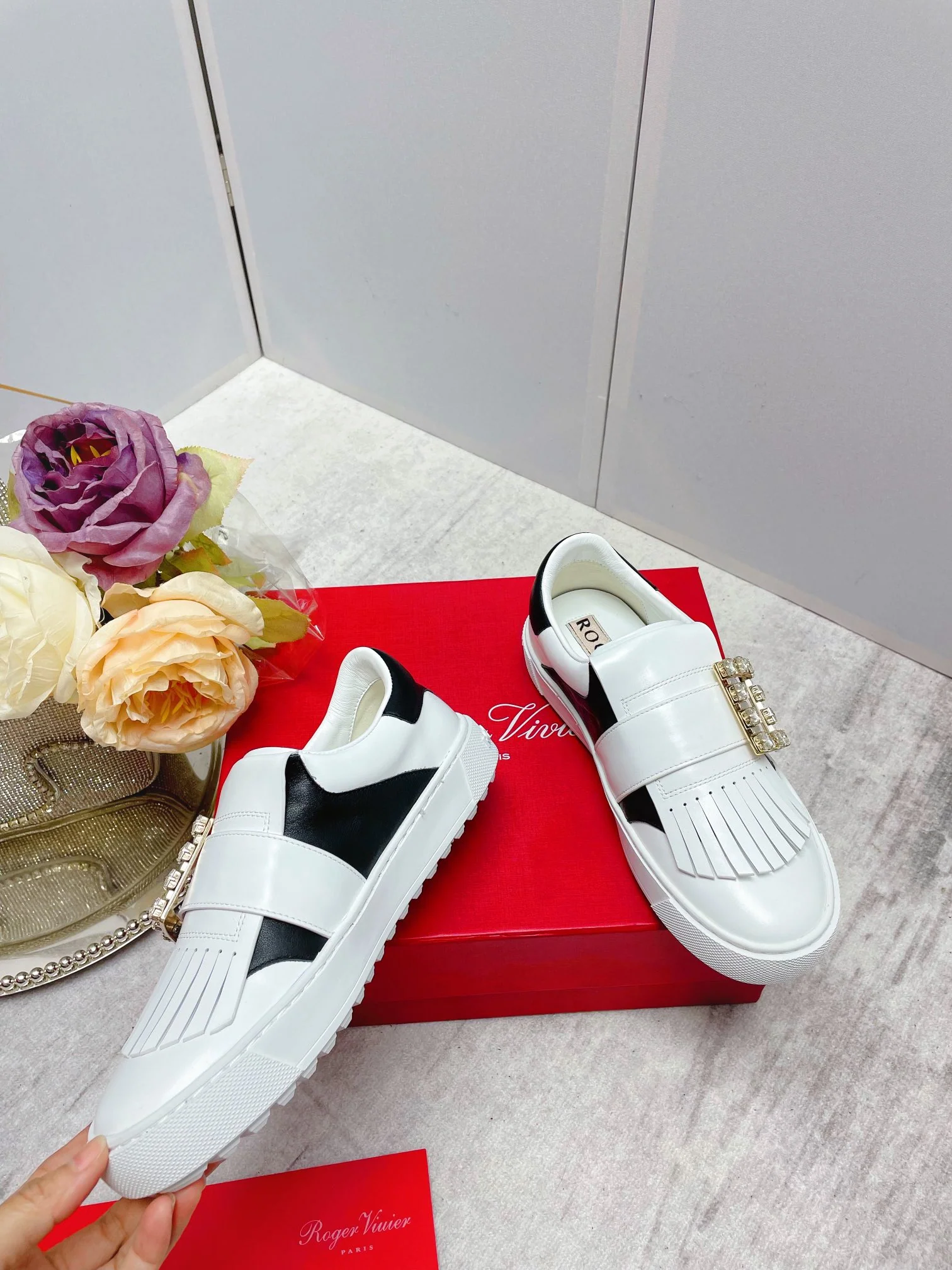 Кроссовки RV Shoes - Новинка весны/лета 2023 - Кроссовки с пряжкой и кисточкой из страз - Белые