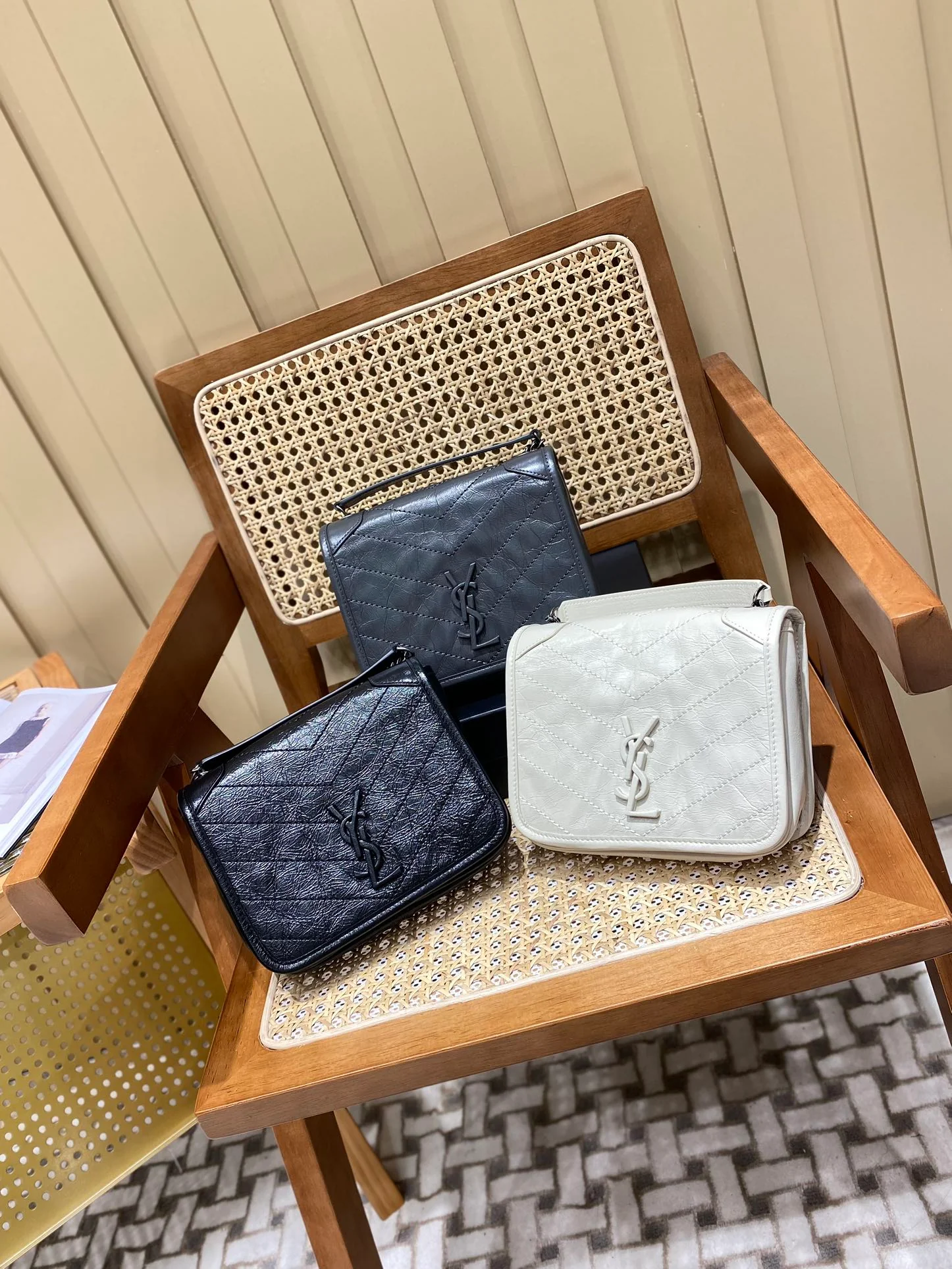 Маленькая сумка через плечо YSL-niki-Chain - изображение из коллекции