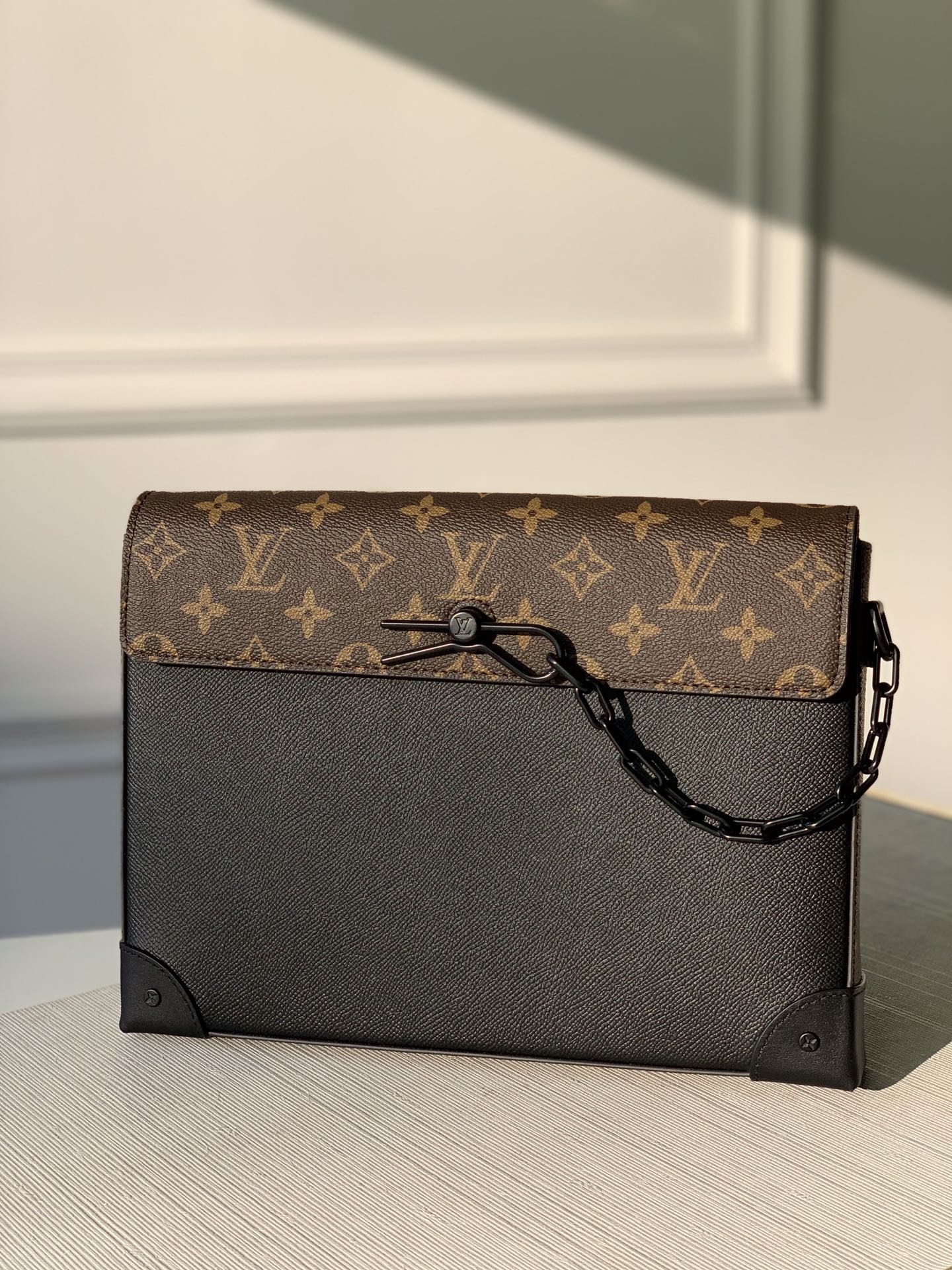 lv-m30583-pochette-voyage-steamer клатч-черный