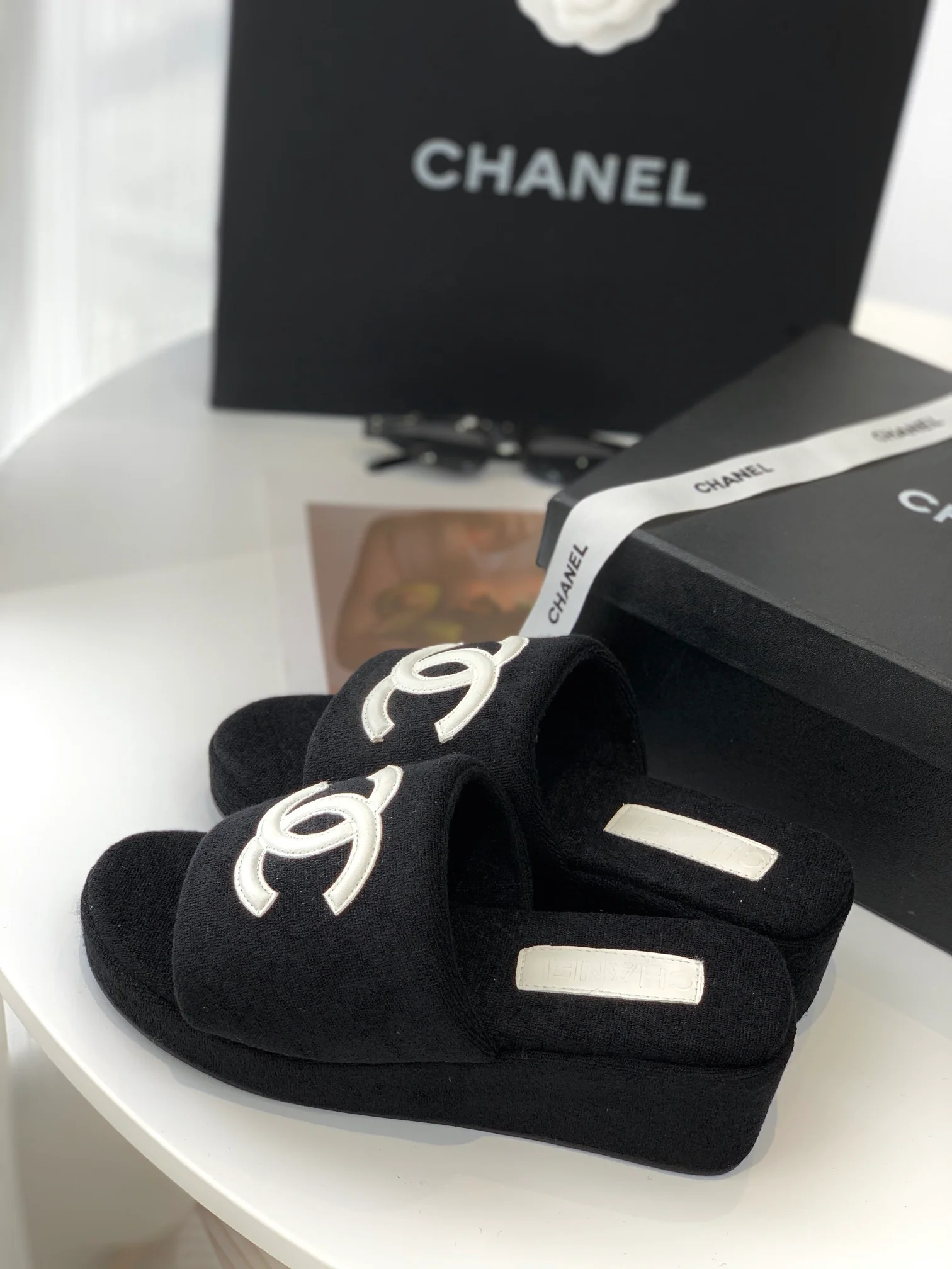 Новые модели домашних тапочек Chanel из махровой ткани, коллекция осень/зима - размеры 35-41.