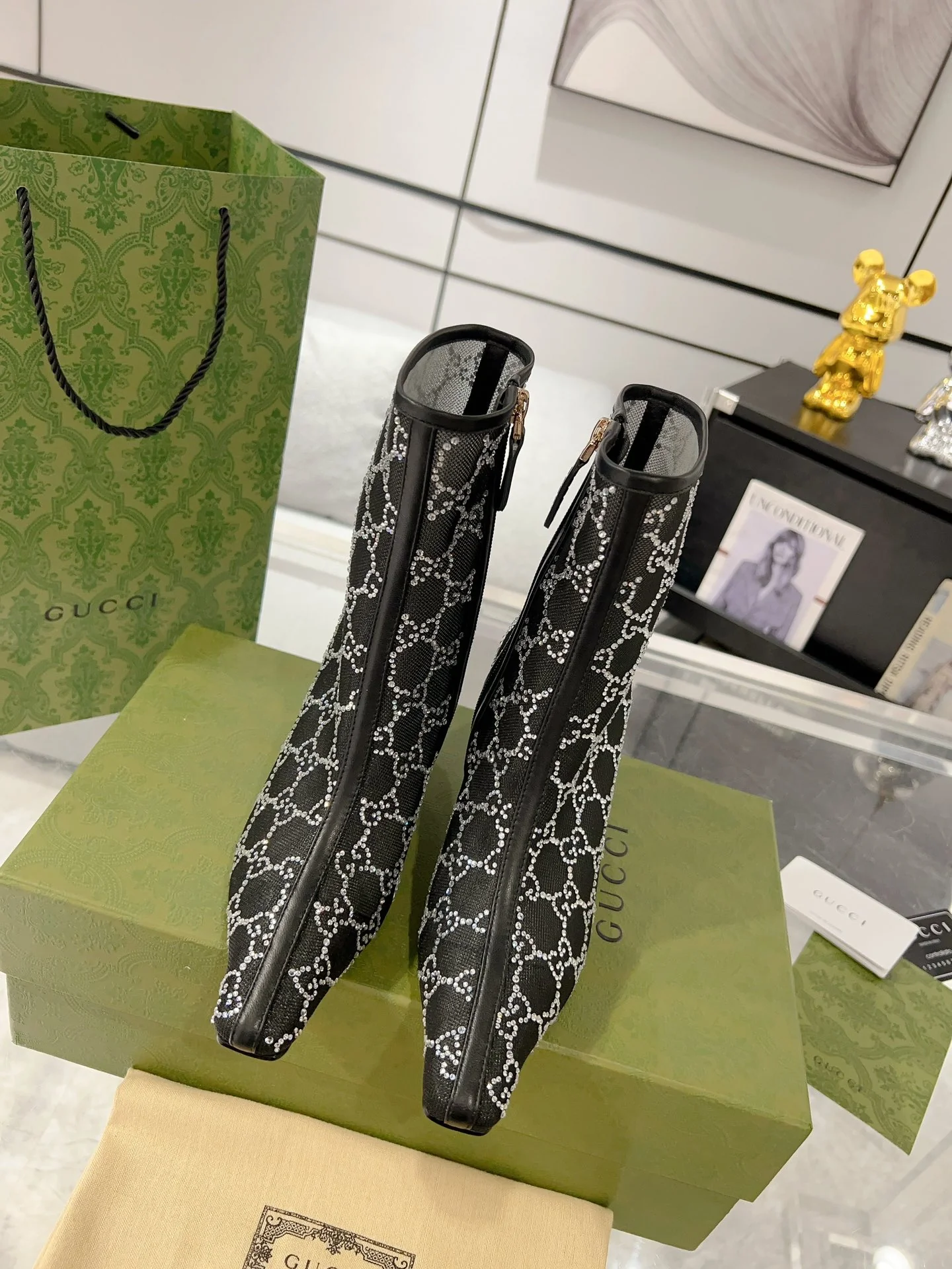 Gucci - Ботильоны на шпильке с сетчатыми вставками и стразами - Черные