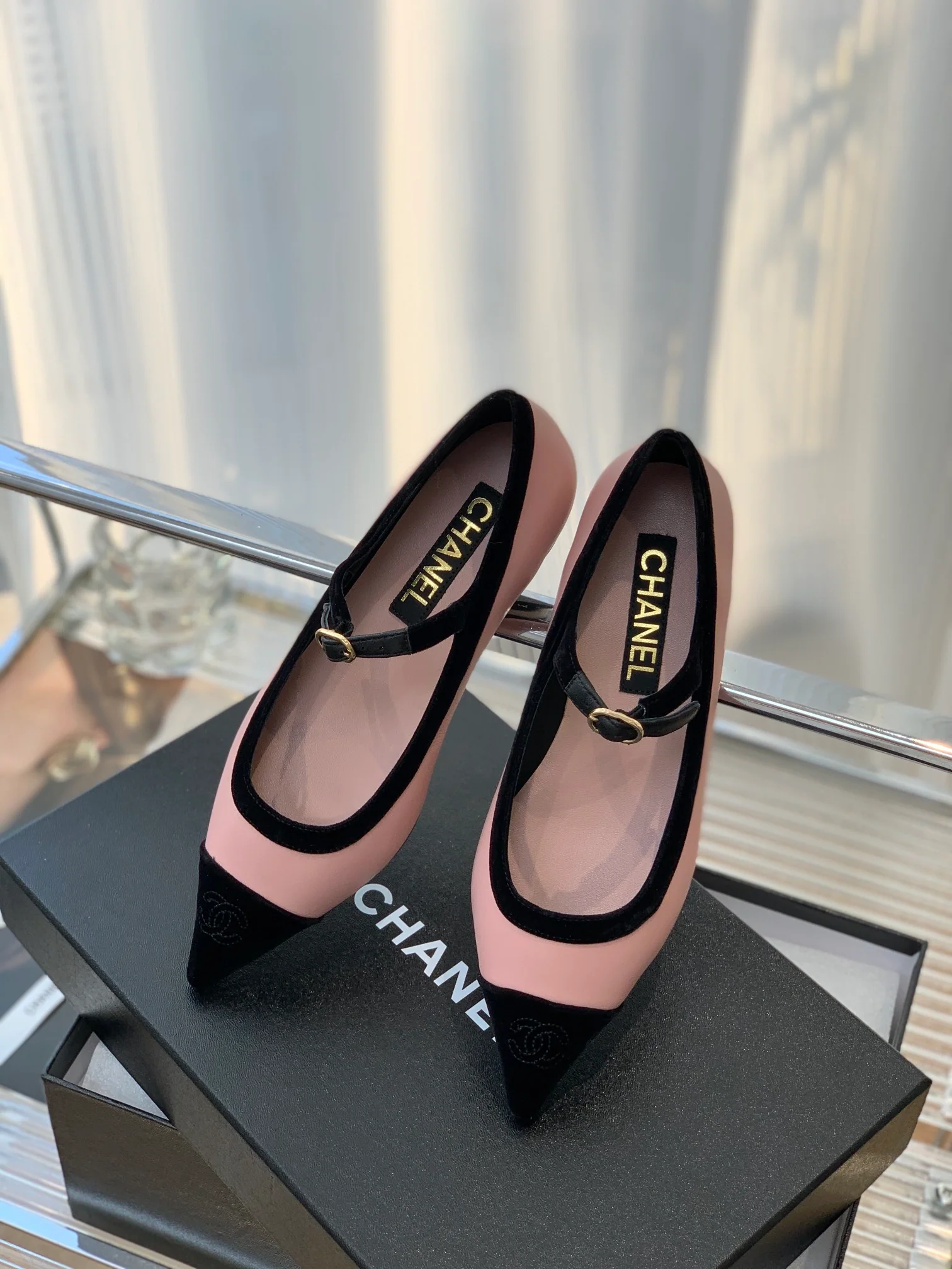 Туфли Мэри Джейн от Chanel — бархат и овечья кожа — розовые