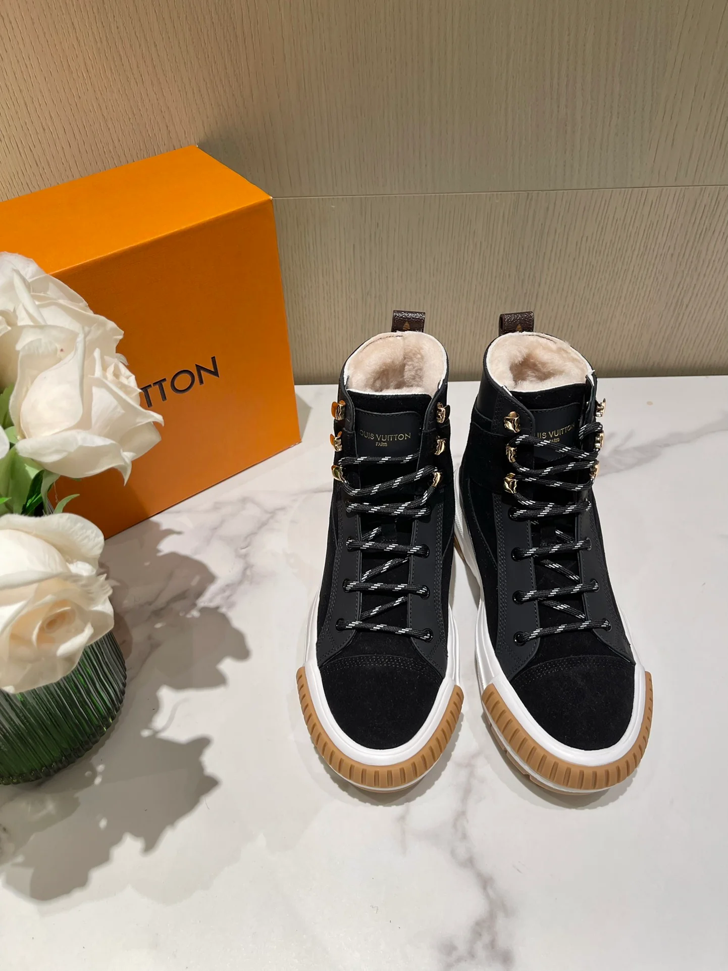 Серия LV-squad - высокие кроссовки из шерсти