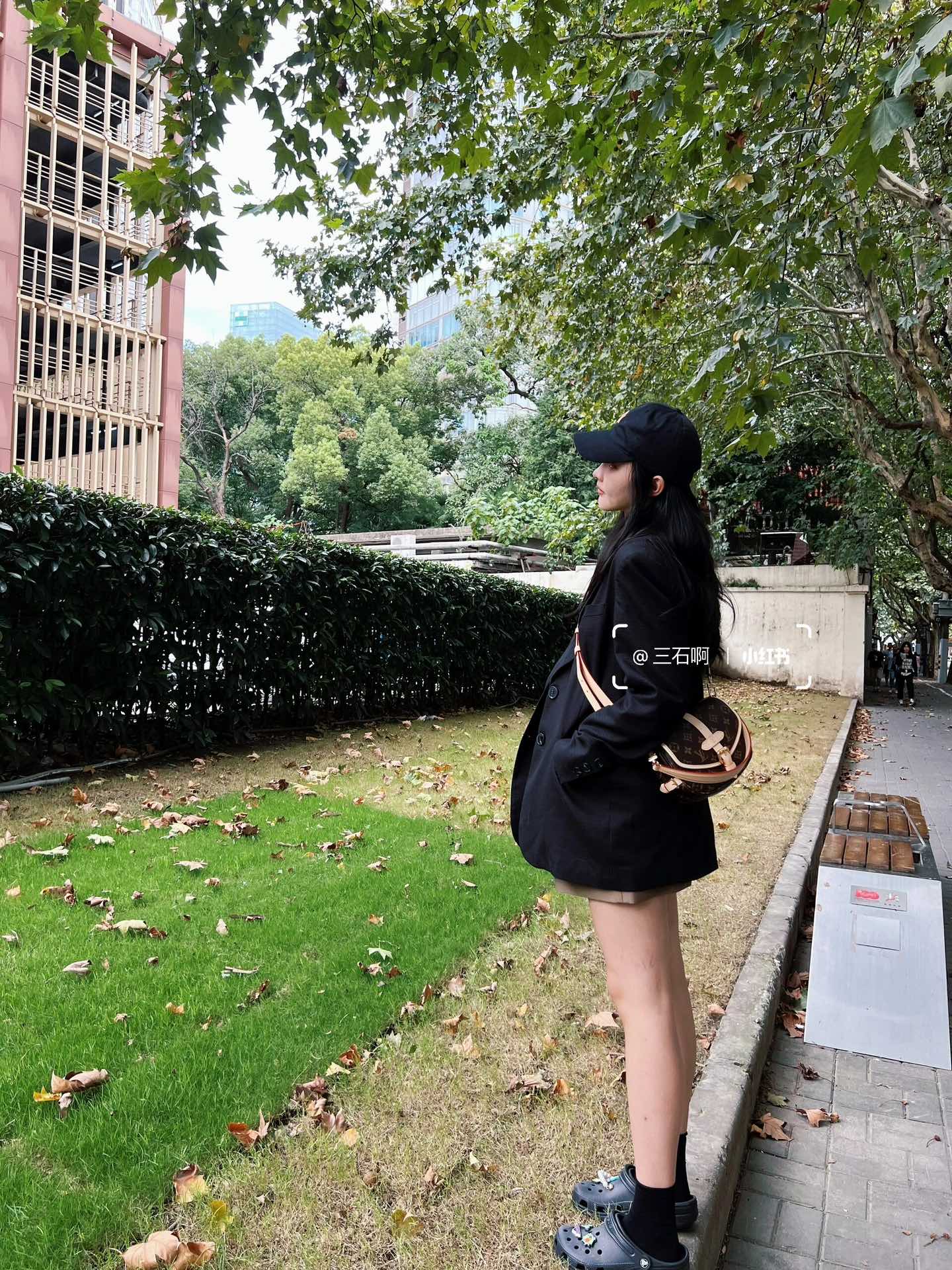 m46740-LV-saumur-bb-handbag/crossbody bag