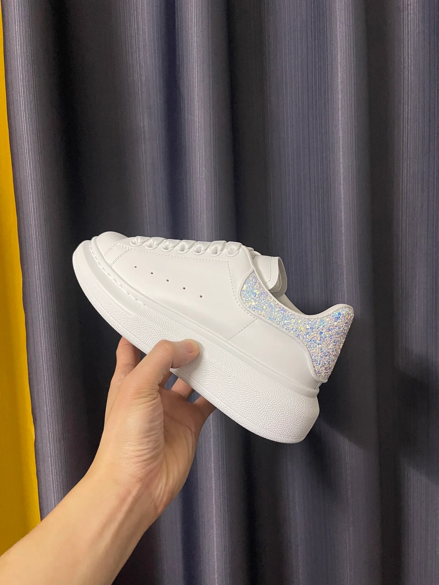 Классические белые кроссовки McQueen - унисекс - переливающийся белый - премиум-издание