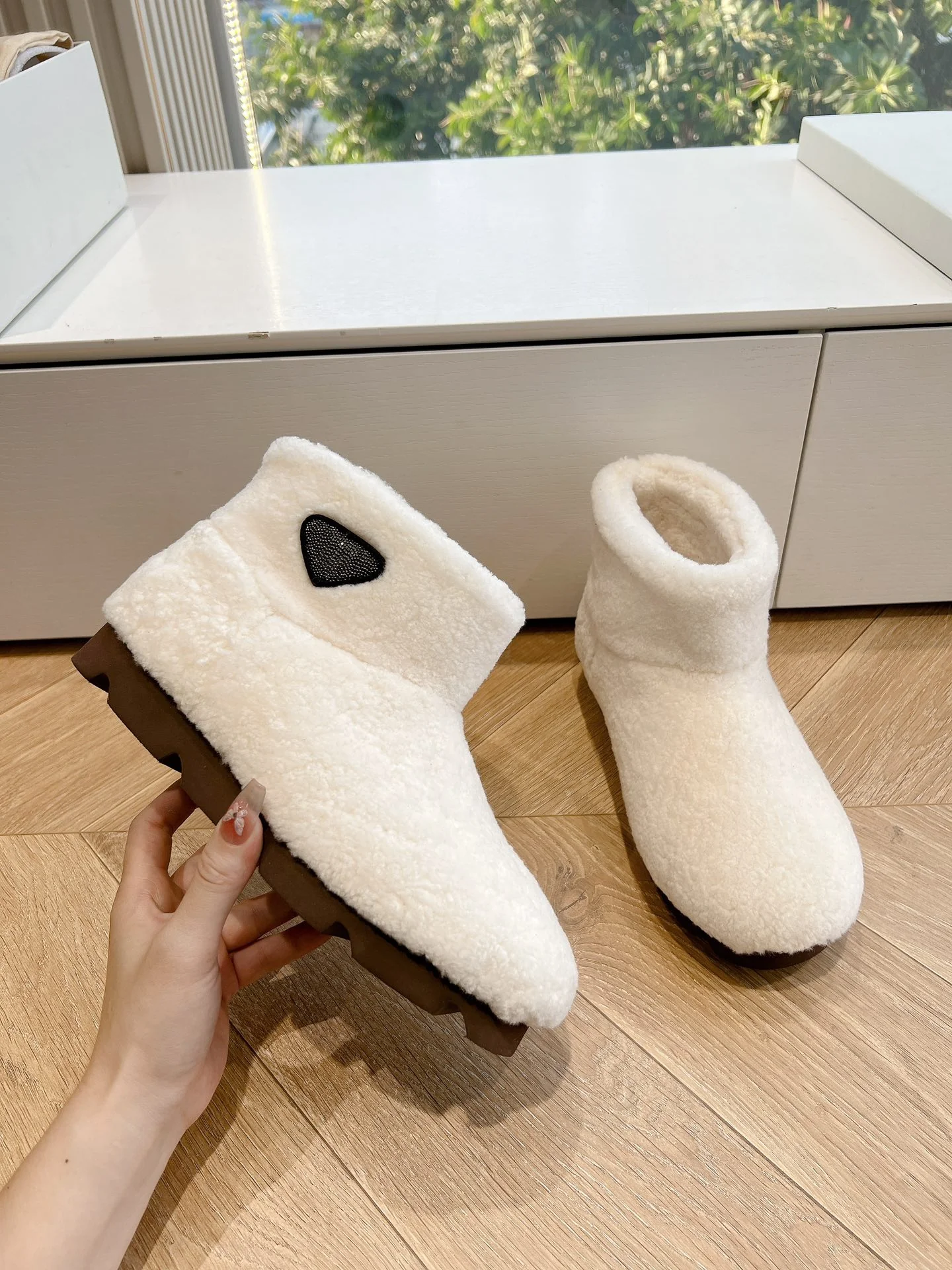 Снежные ботинки Prada 2024 - белые