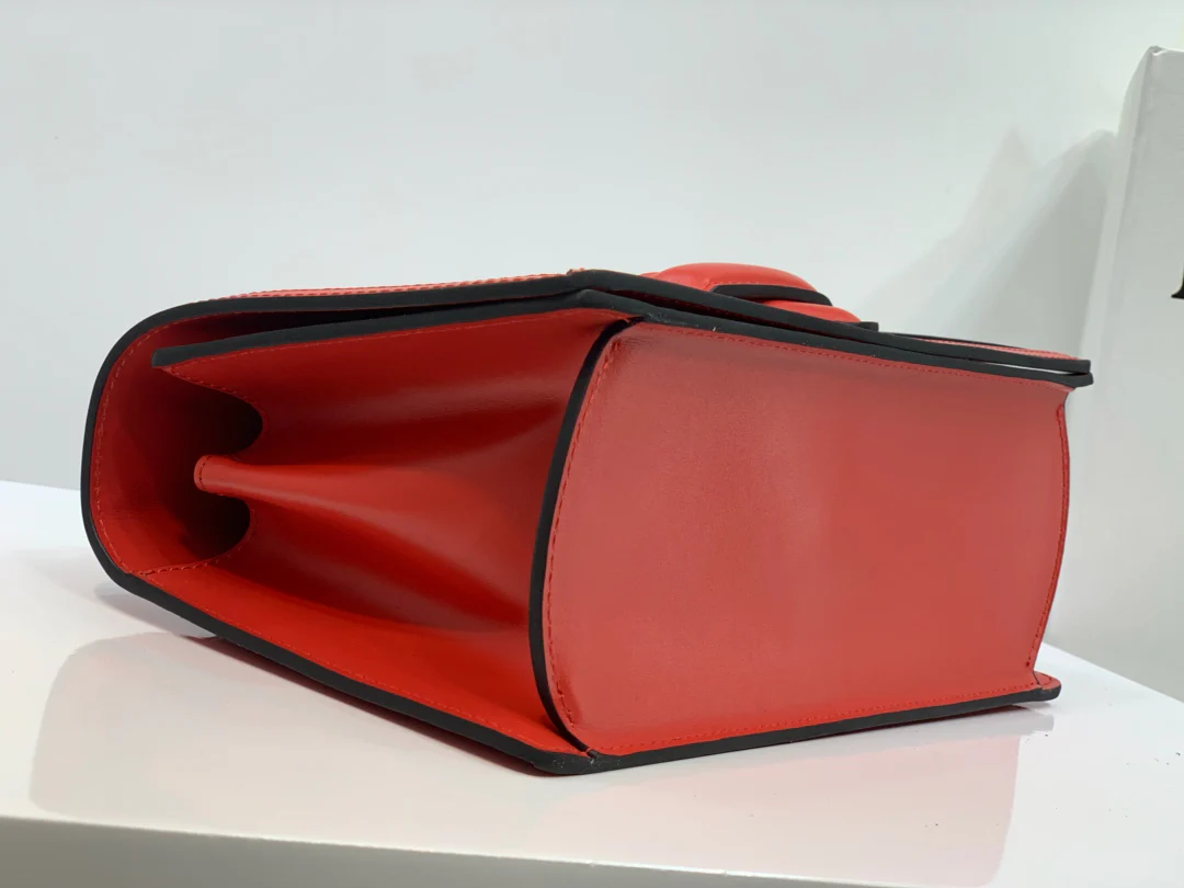 Треугольная сумка Loewe - Телячья кожа - Маленькая - 5