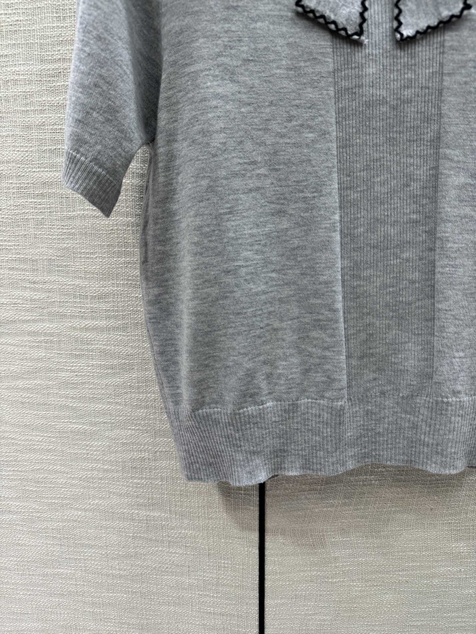 Miu Miu - 2404 - Трикотажная футболка с коротким рукавом и воротником 