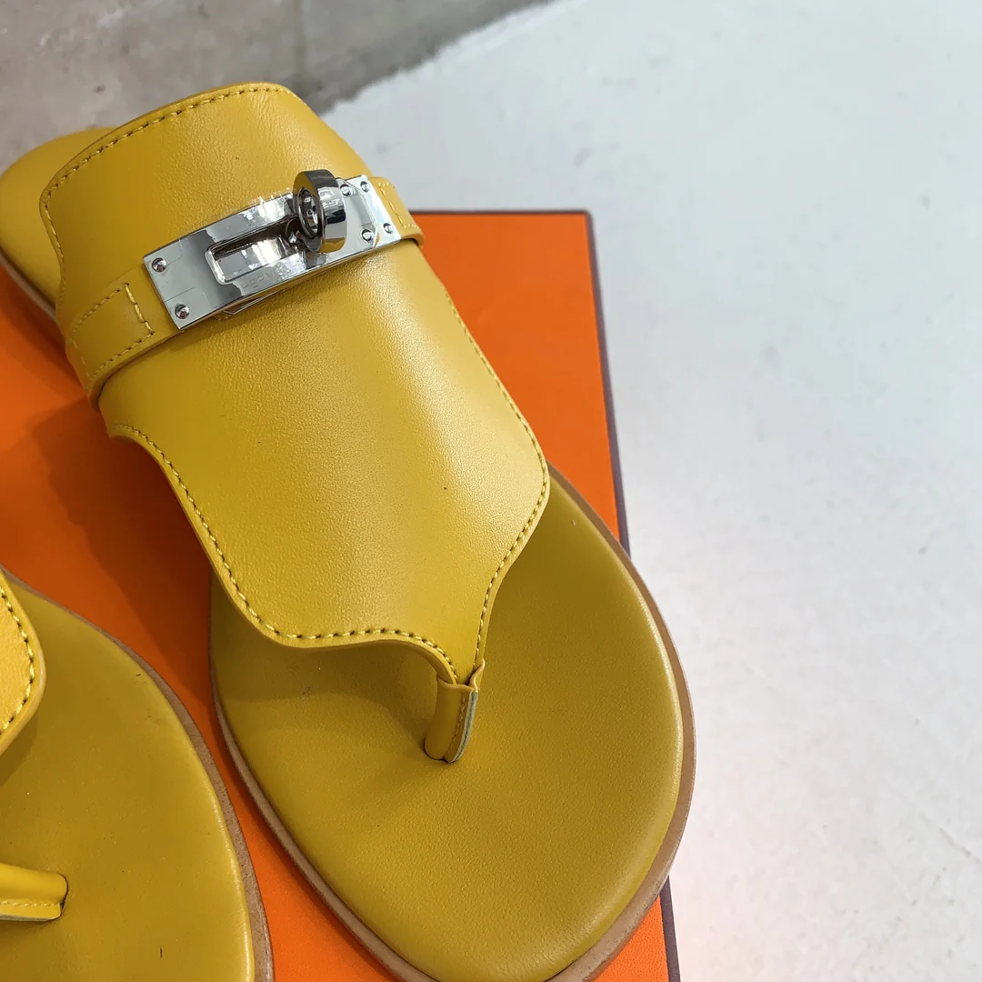 Шлёпанцы Hermes Kelly — горчично-жёлтые