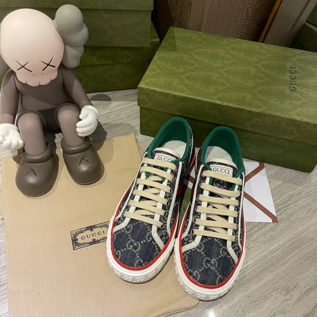 Джинсовые кроссовки Gucci с монограммой