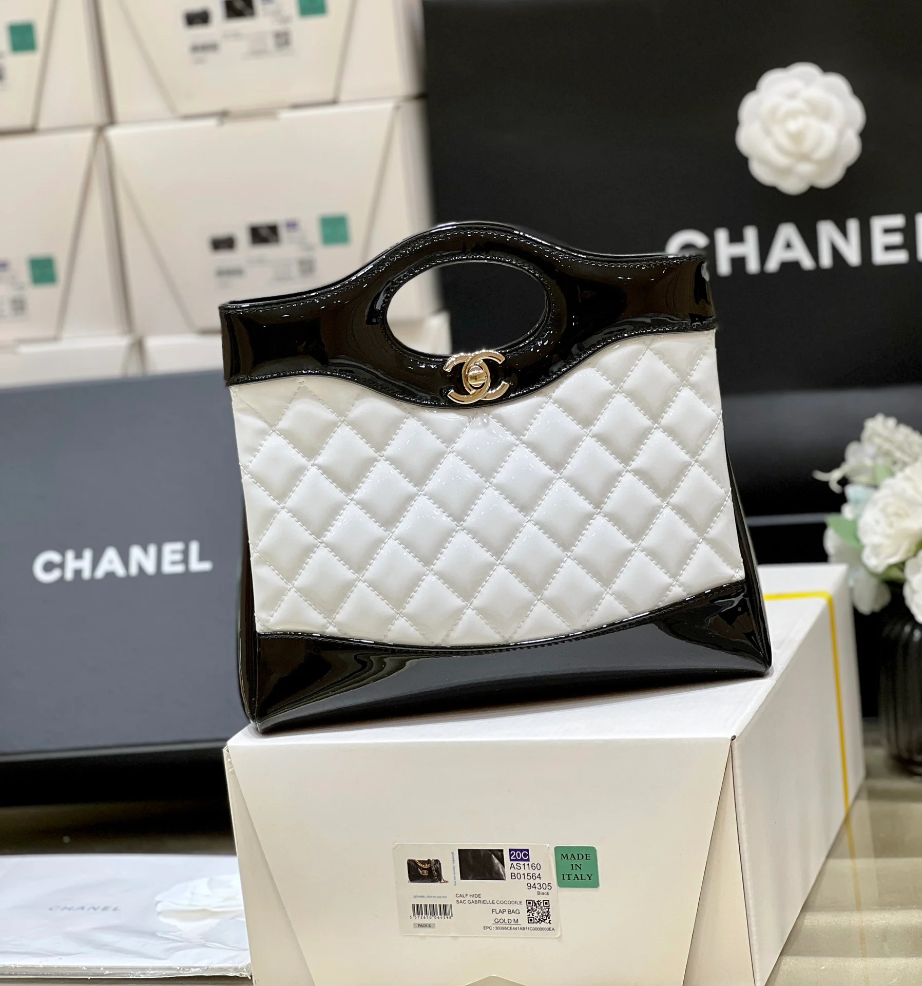 Коллекция Chanel Pre-Fall 2023 - сумка 31bag - черно-белая - мини