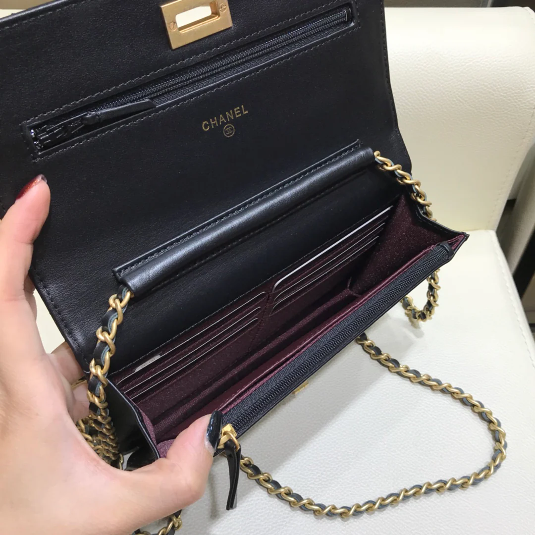 Значок-пряжка Chanel 2-55 Reissue WOC-1