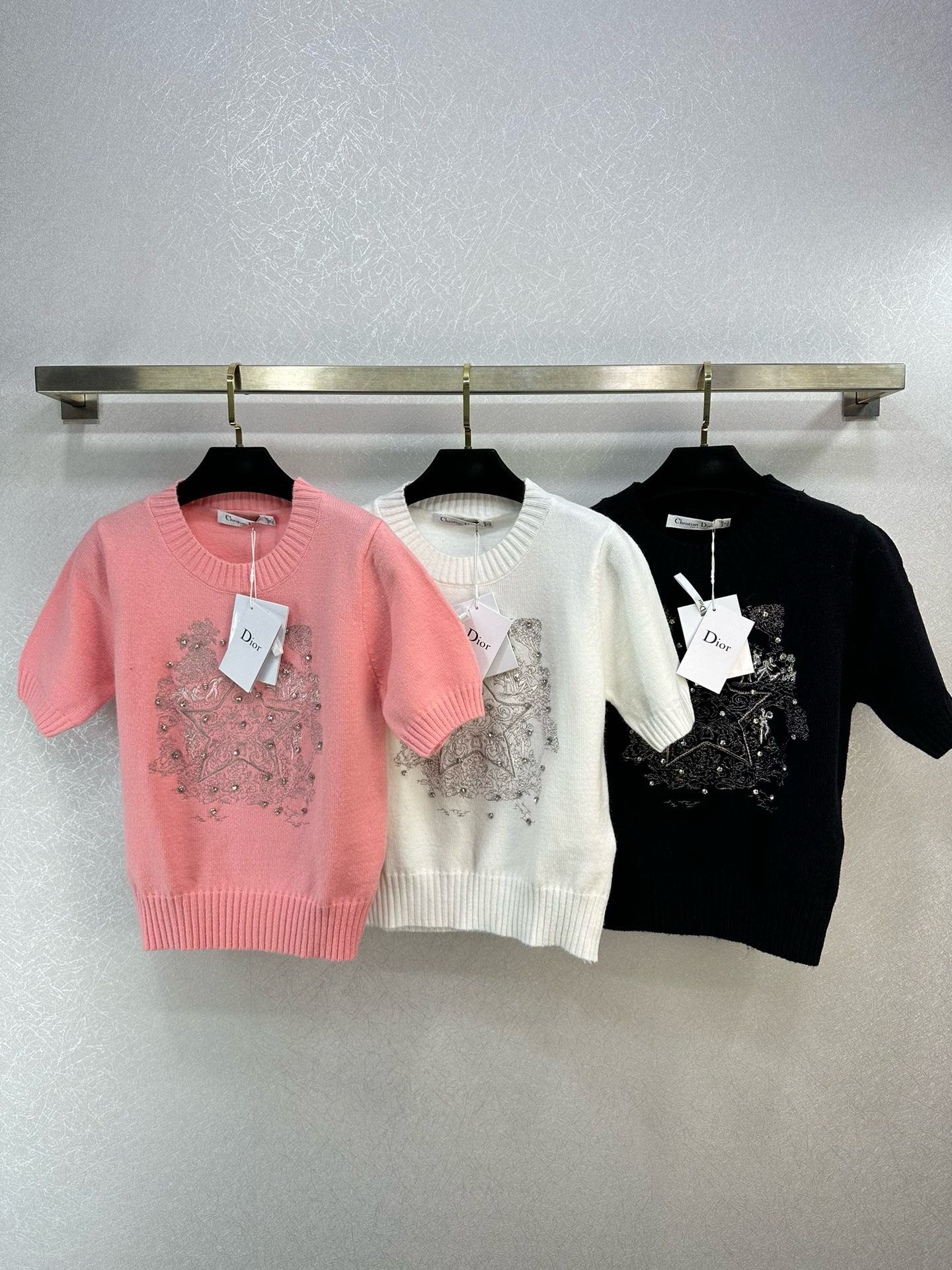 Dior - 2403-24 Новый свитер с круглым вырезом и плотной вышивкой для ранней весны