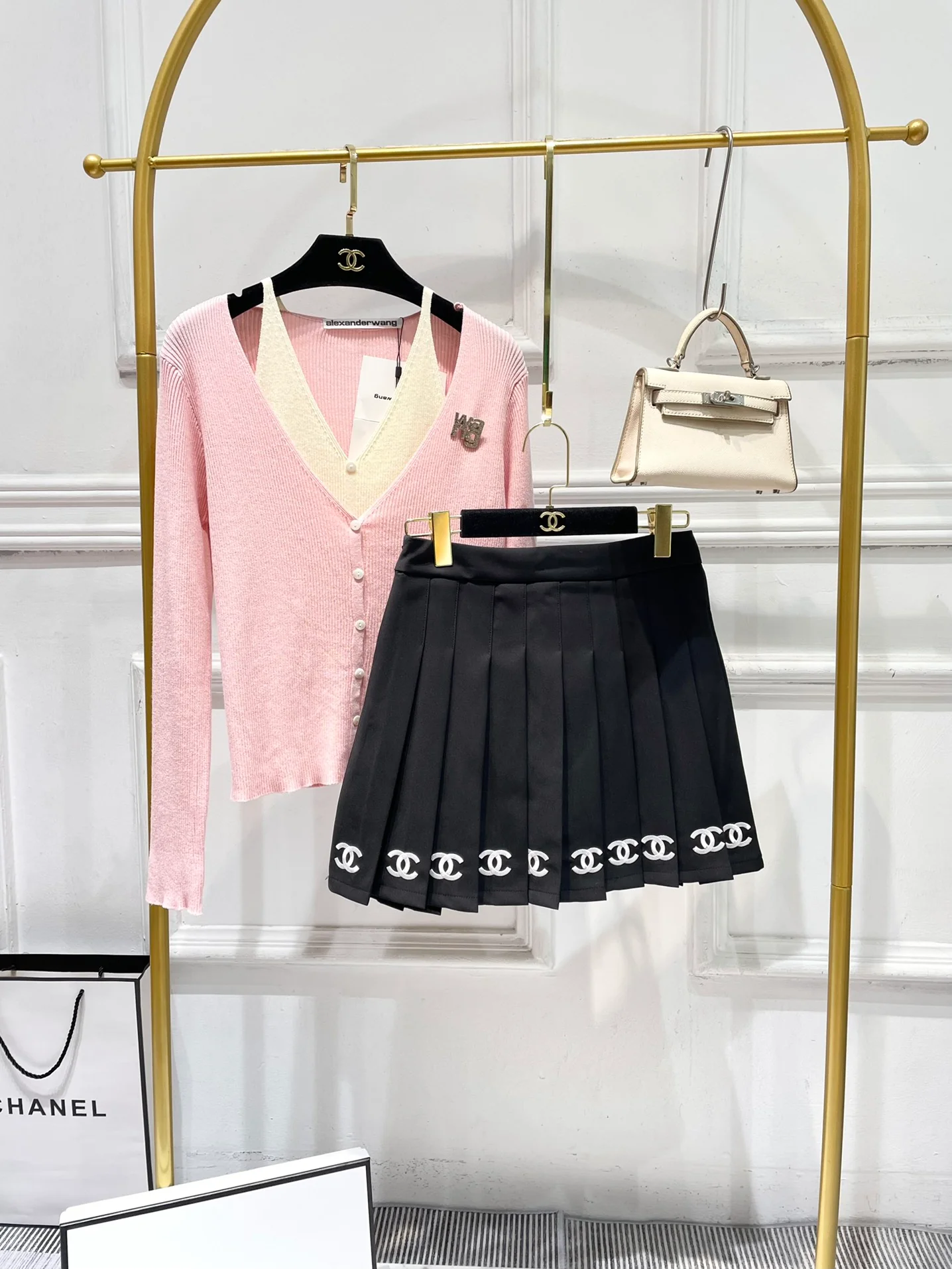 Мини-юбка Chanel 2403 с плотной вышивкой и плиссировкой