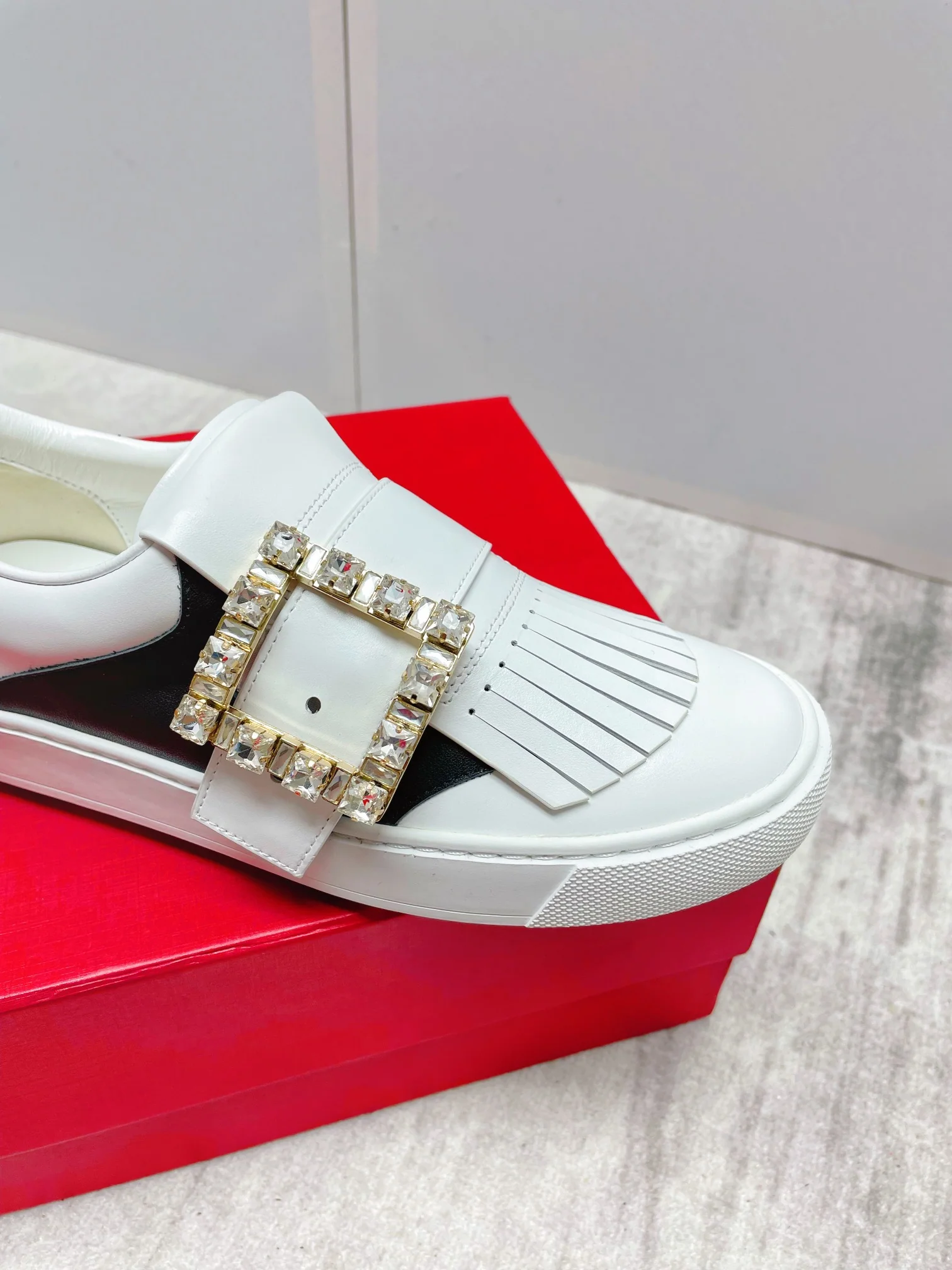 Кроссовки RV Shoes - Новинка весны/лета 2023 - Кроссовки с пряжкой и кисточкой из страз - Белые