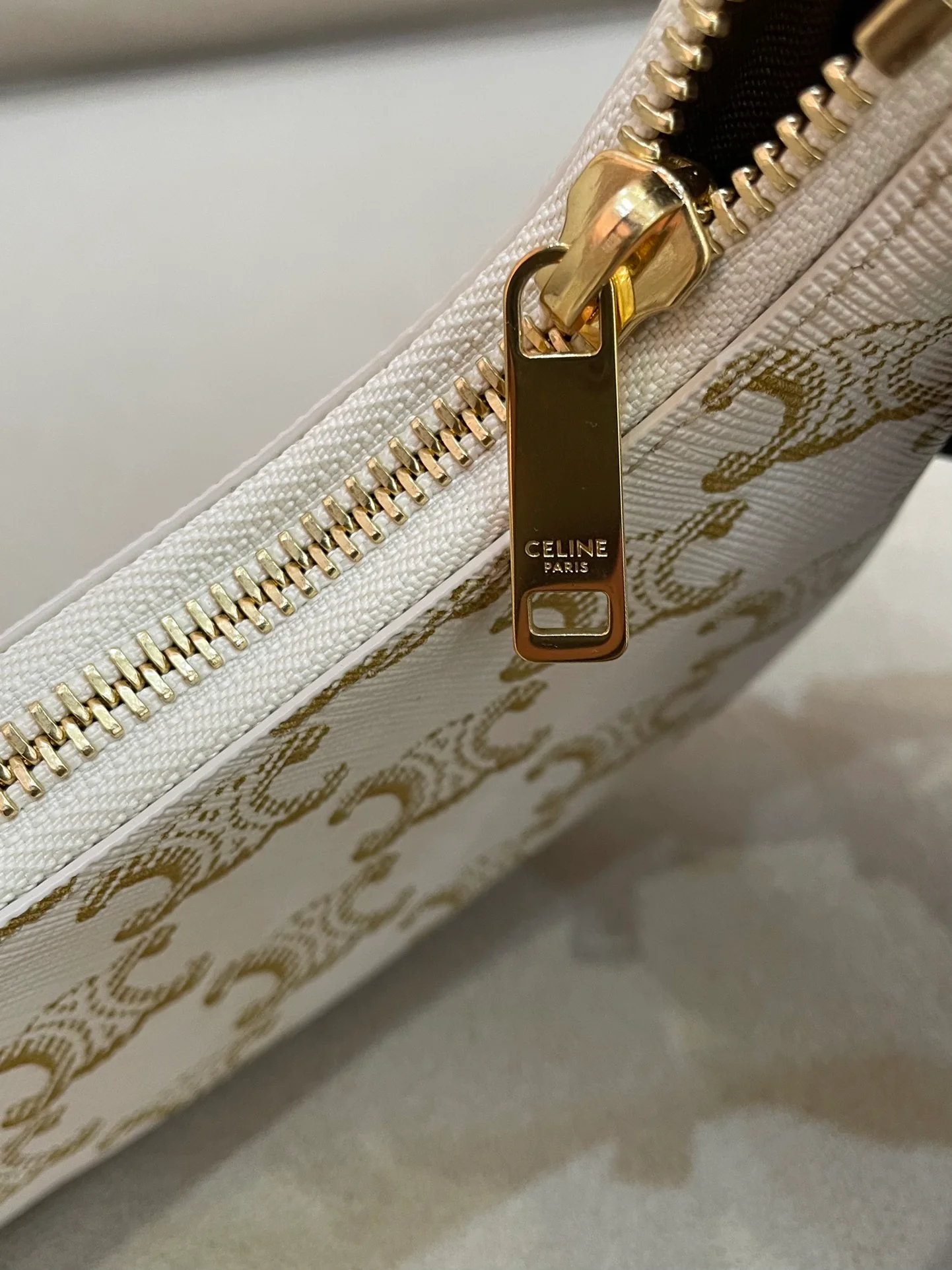 Новая сумка Celine Ava с цепочкой, модель 196 Monogram, 2022 год.