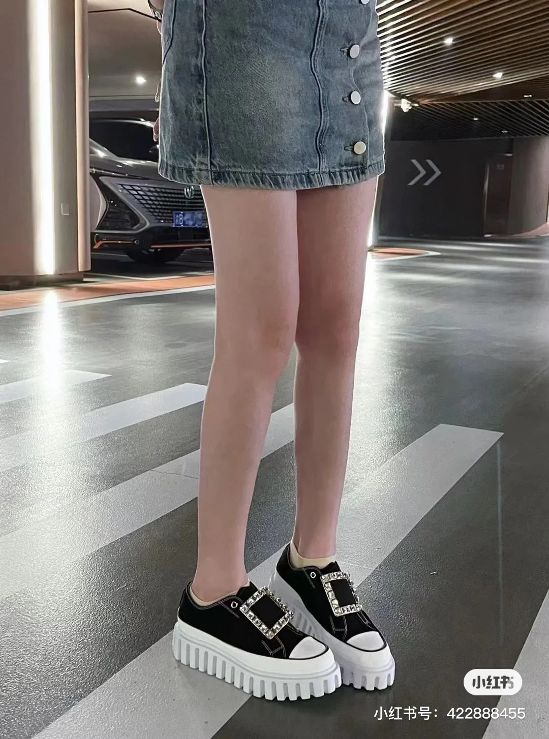 Обувь RV Shoes - Новинка начала осени 2023 года - Кед цвета бисквит с пряжкой и стразами из парусины - Черный